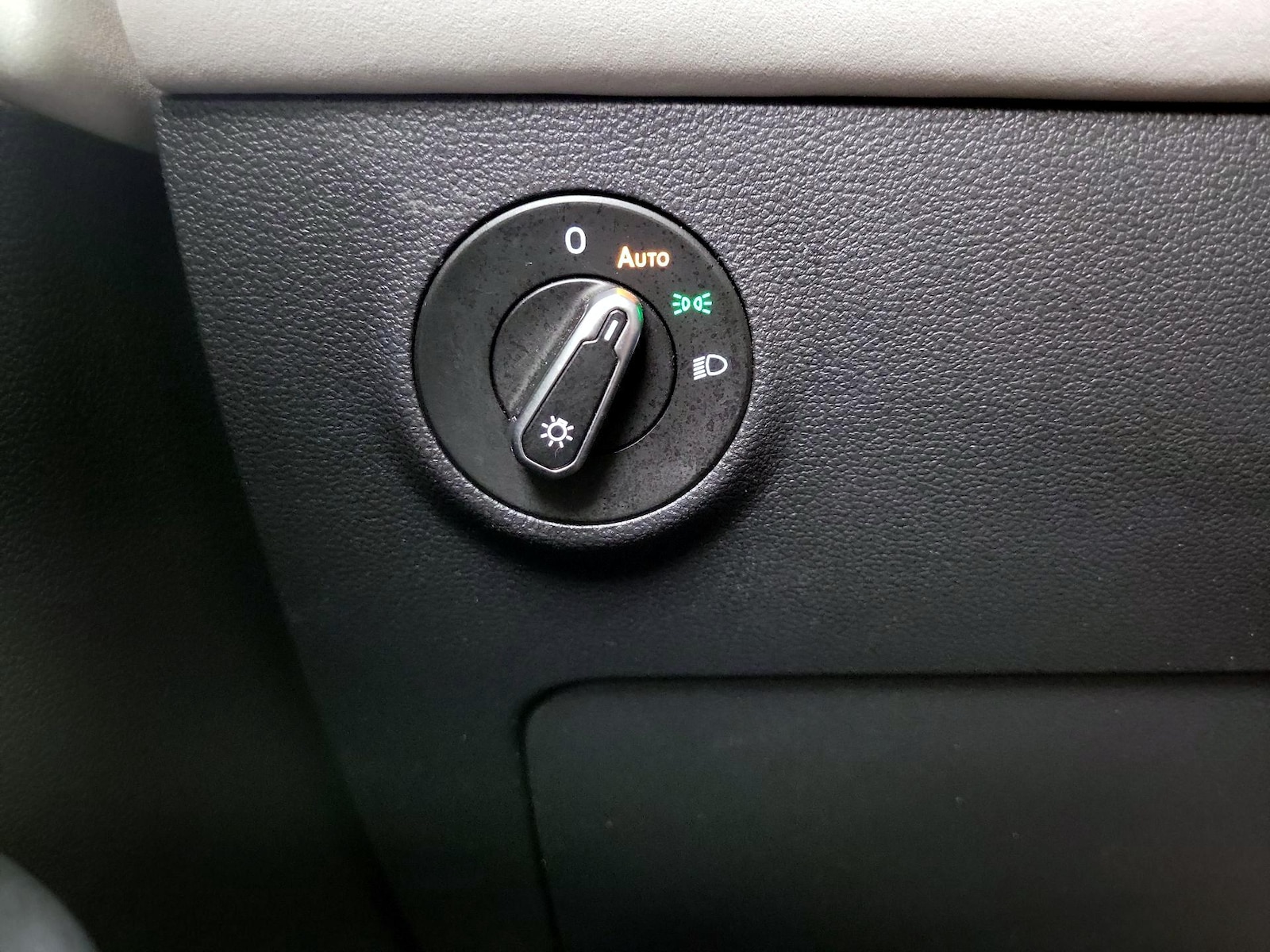 2025 Volkswagen Taos SE - Photo 14