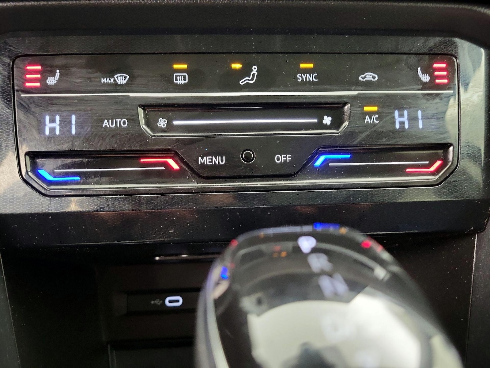 2025 Volkswagen Taos SE - Photo 17