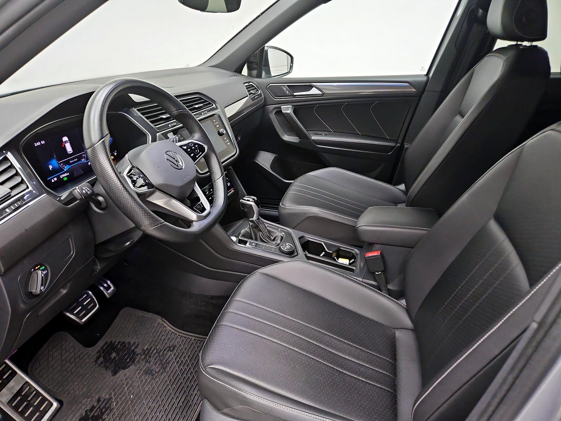 Thumbnail: 2023 Volkswagen Tiguan - 11