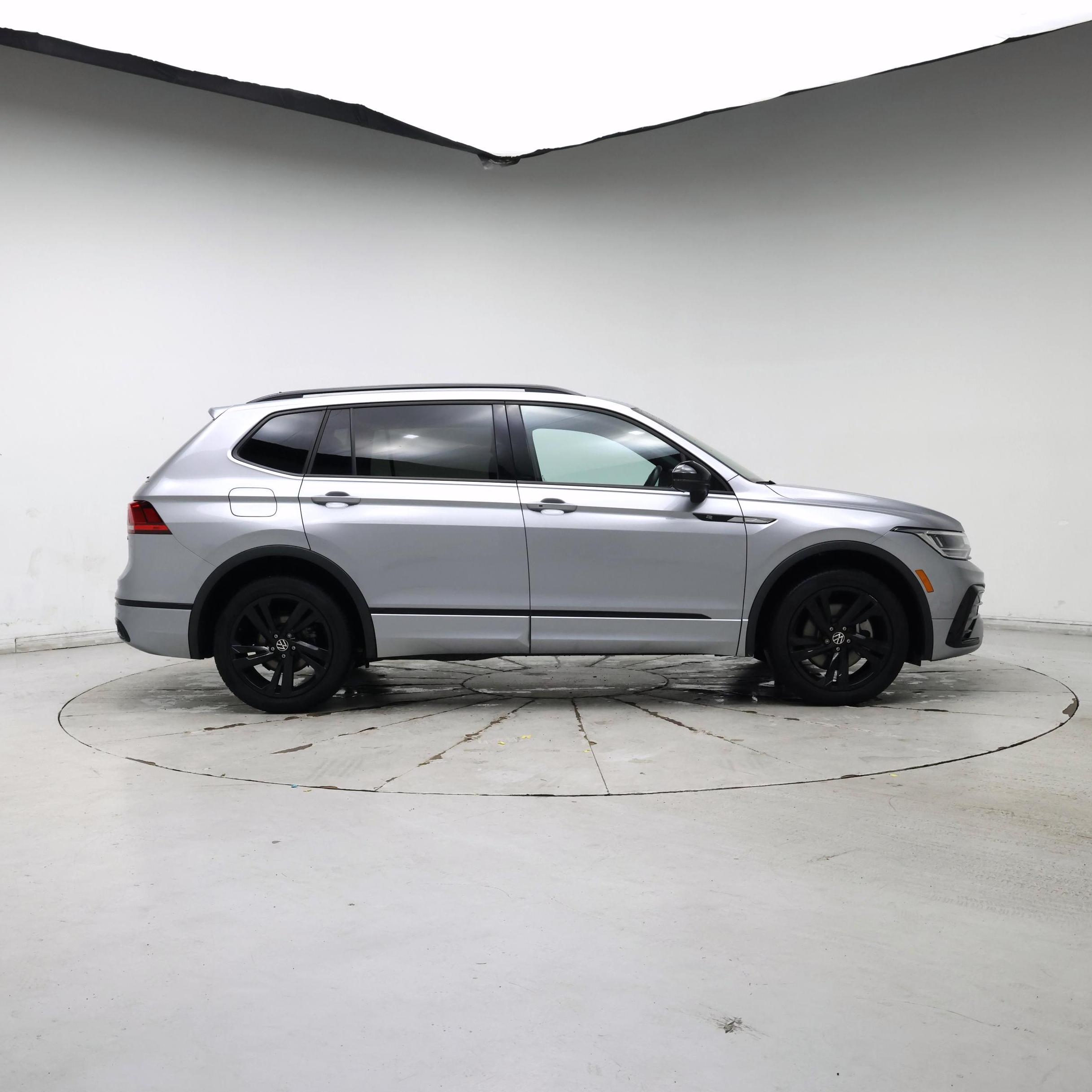 Thumbnail: 2023 Volkswagen Tiguan - 7