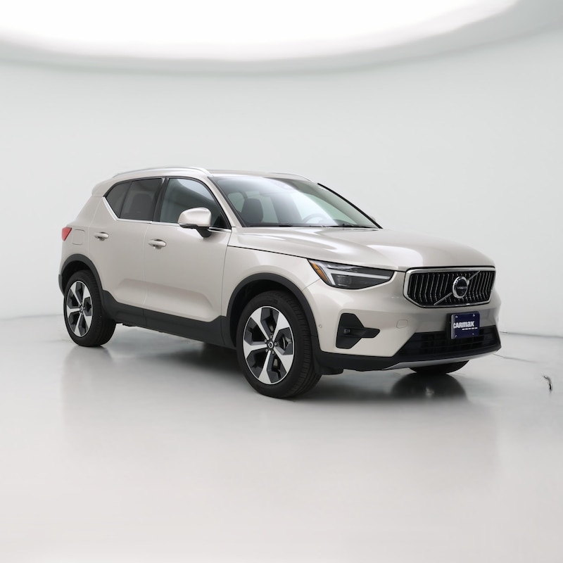 2024 Volvo XC40 B5 Plus Bright Theme