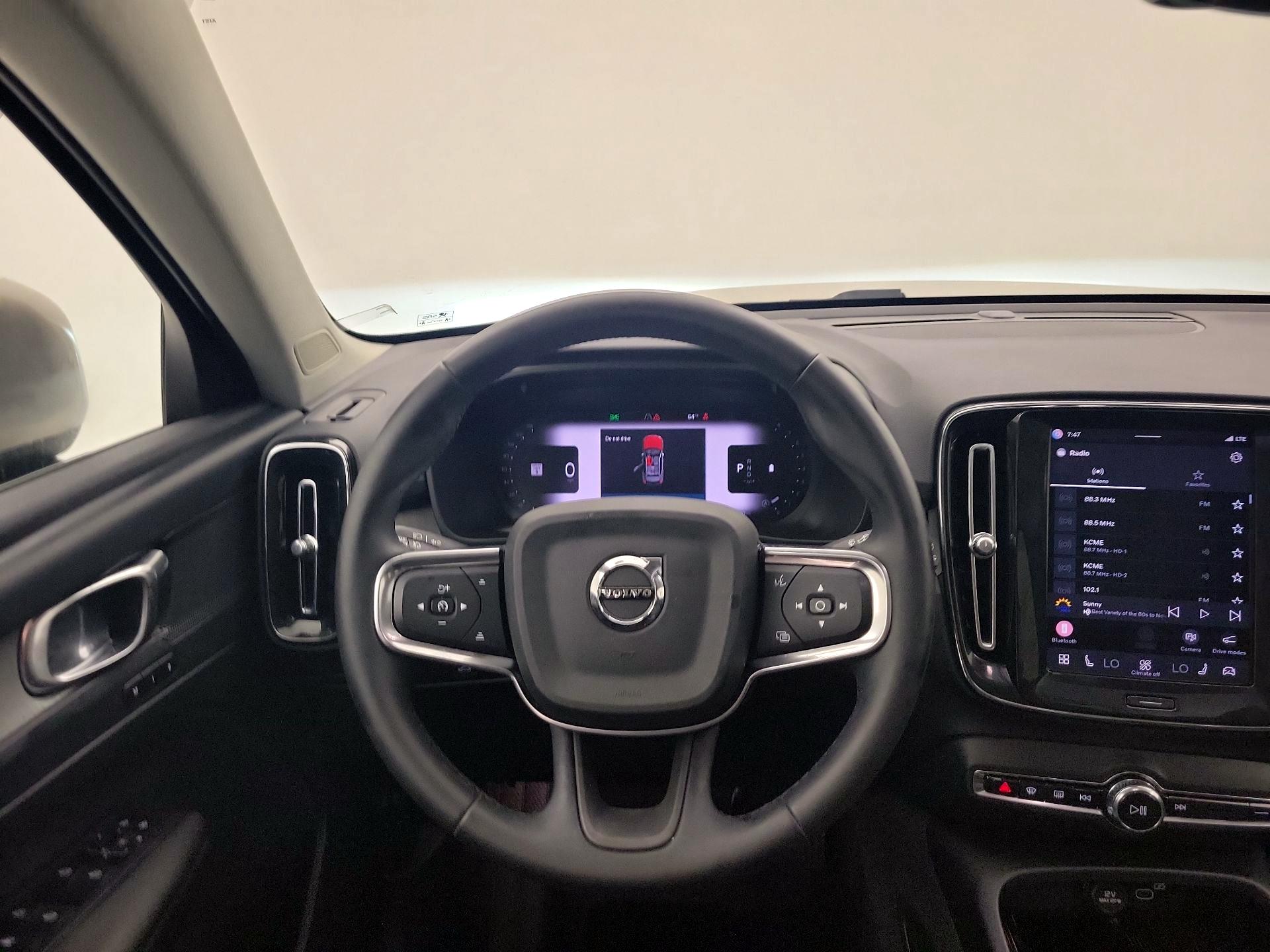 Thumbnail: 2024 Volvo XC40 - 10