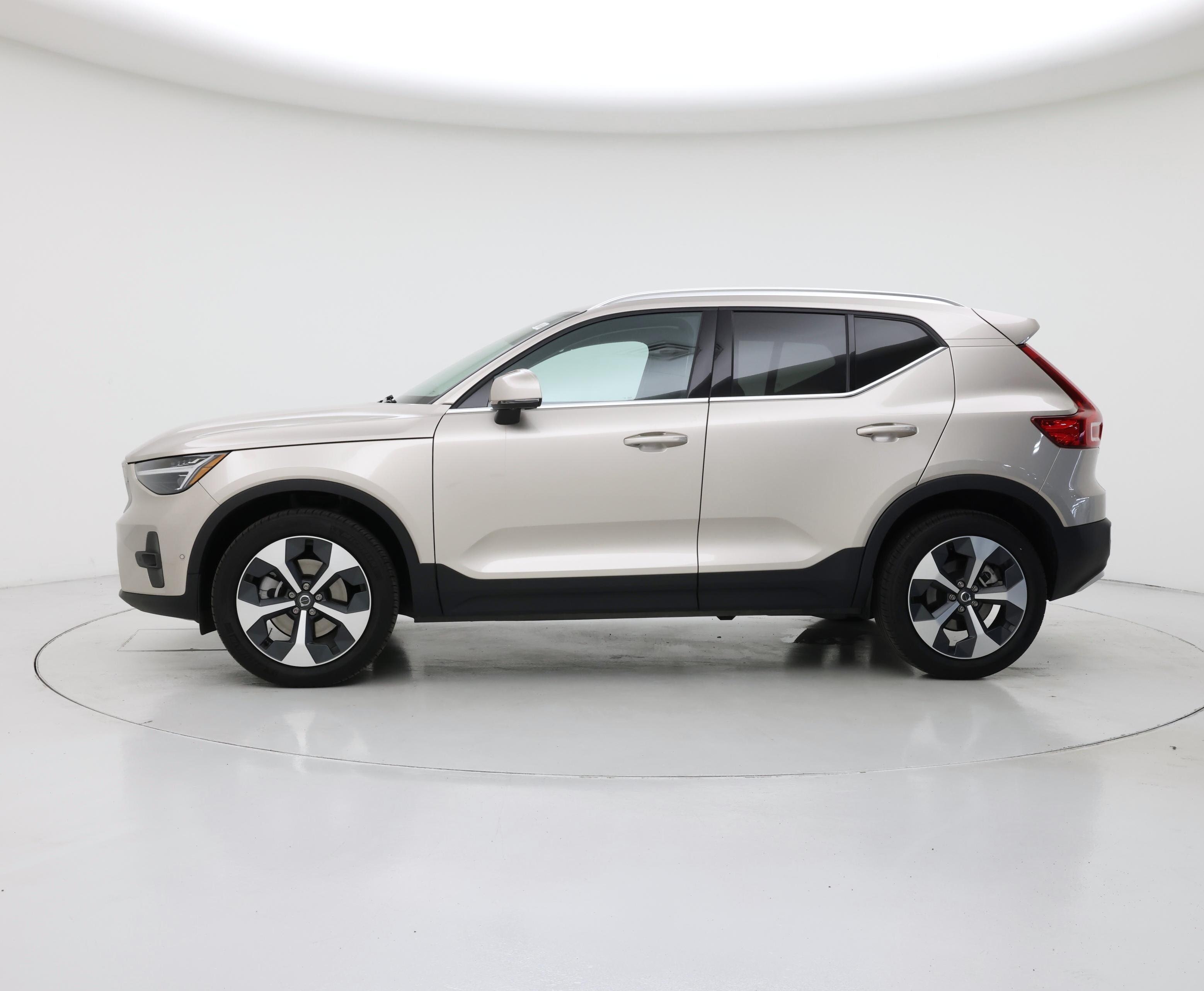 Thumbnail: 2024 Volvo XC40 - 3