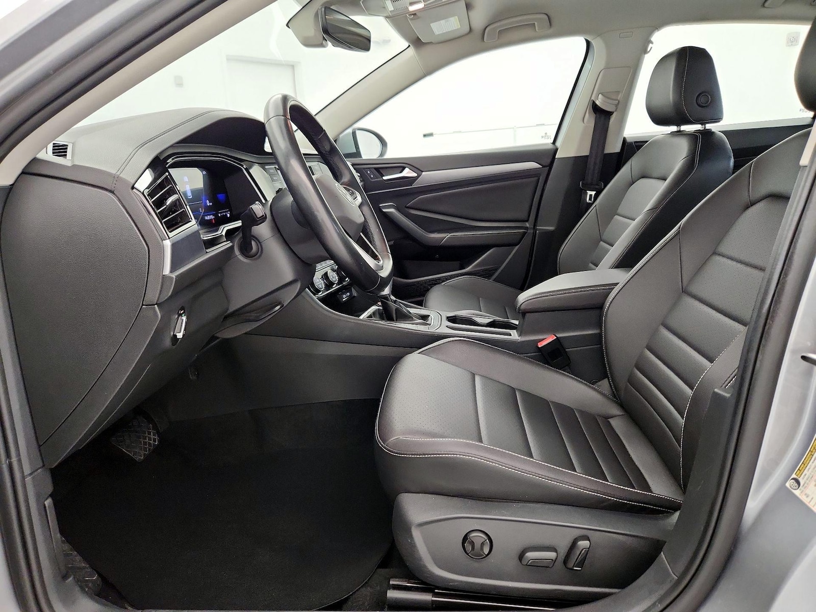 2024 Volkswagen Jetta SE - Photo 12