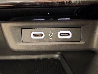 USB/AUX Ports