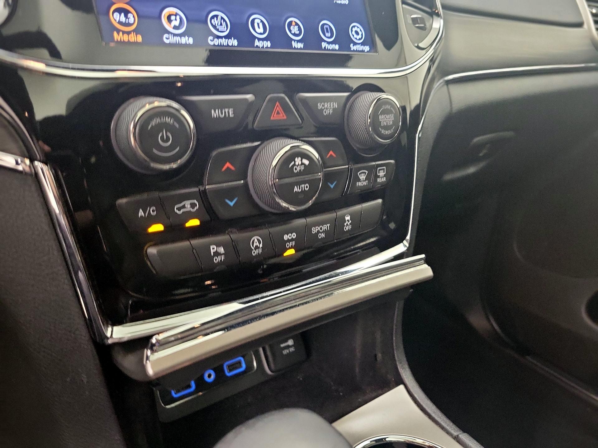 Thumbnail: 2019 Jeep Grand Cherokee - 16