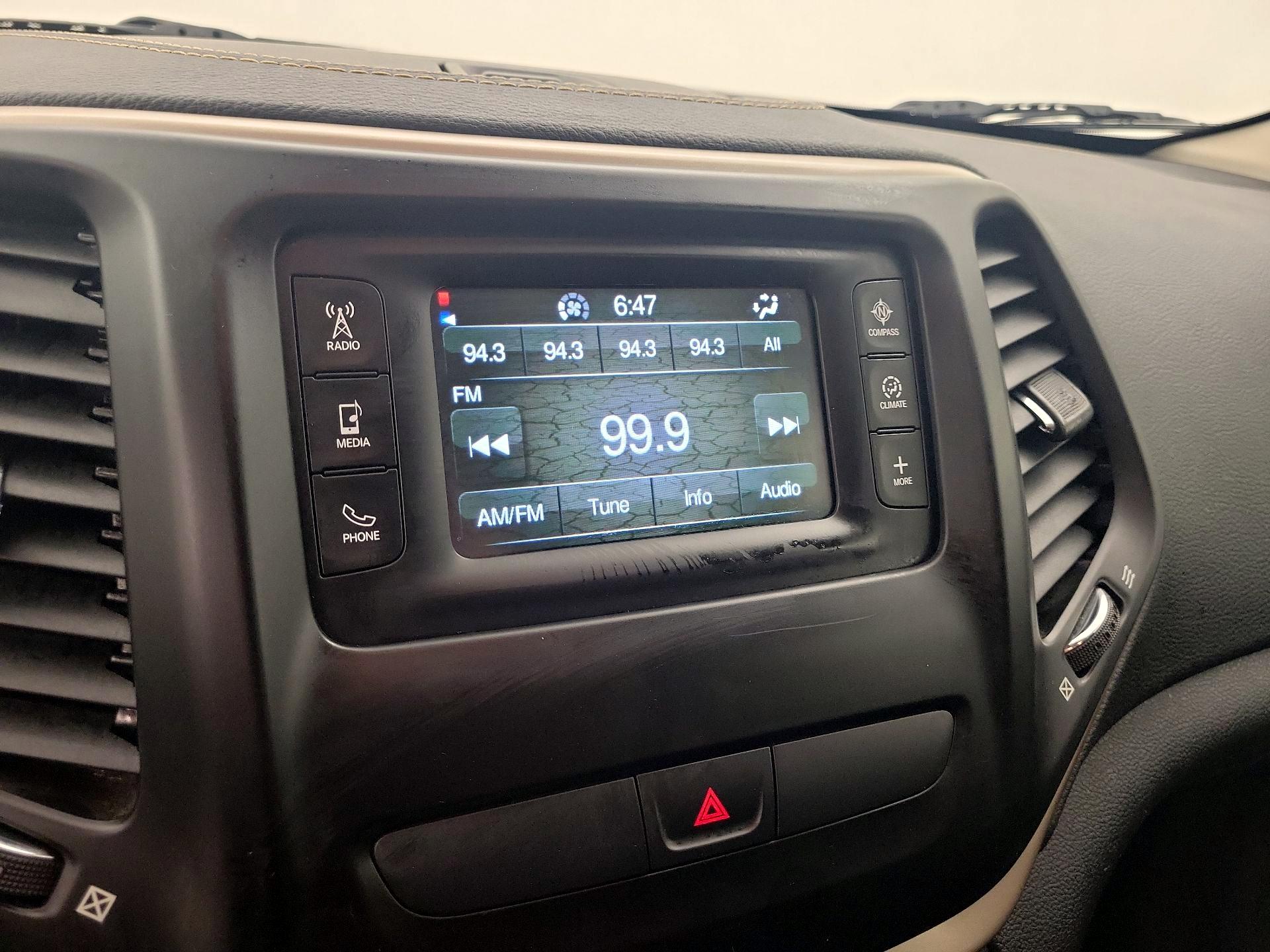 Thumbnail: 2016 Jeep Cherokee - 15