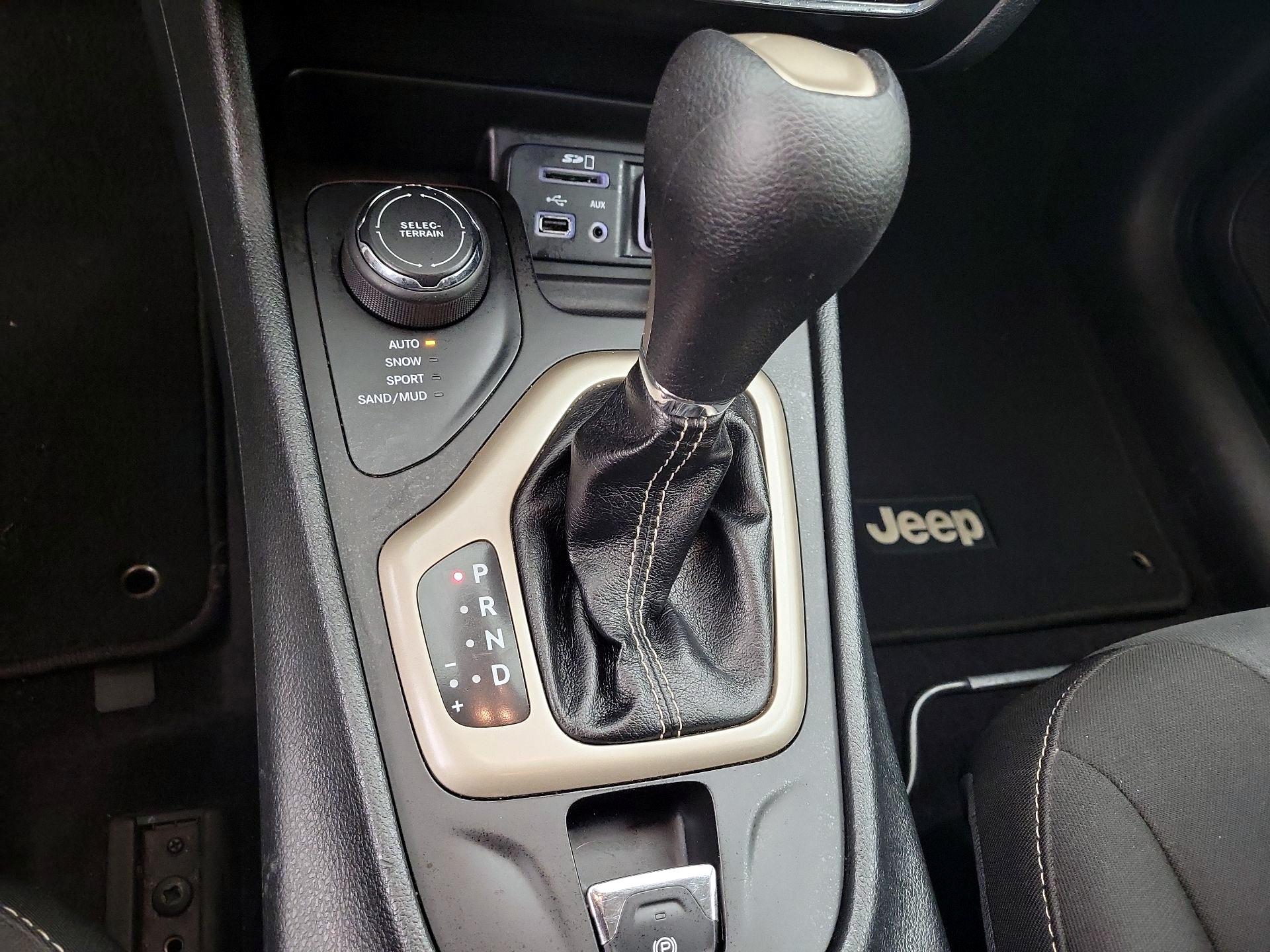 Thumbnail: 2016 Jeep Cherokee - 17