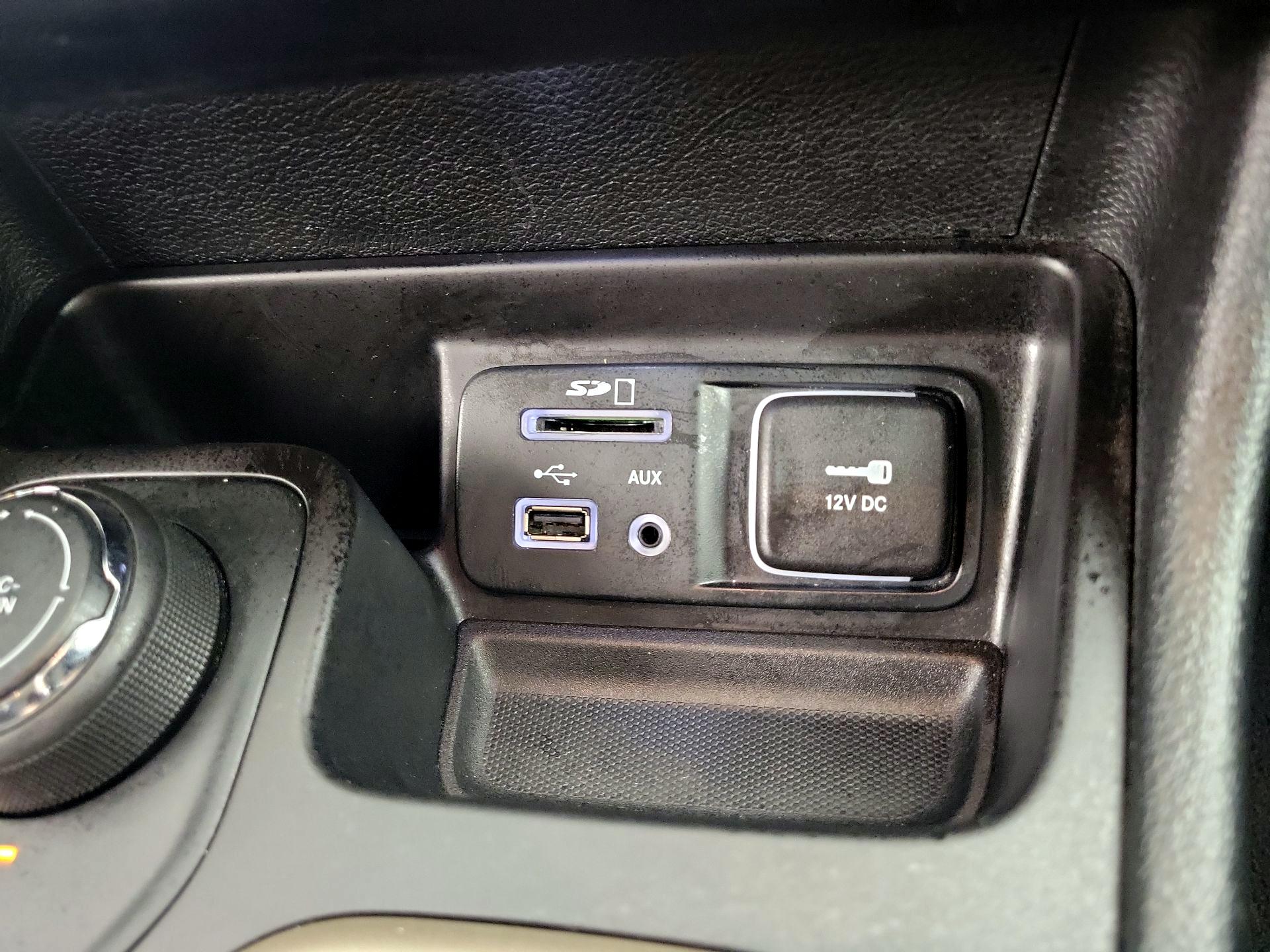 Thumbnail: 2016 Jeep Cherokee - 18