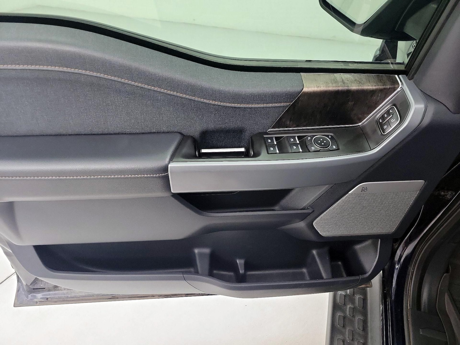 2023 Ford F-150 Lightning Lariat - Photo 13