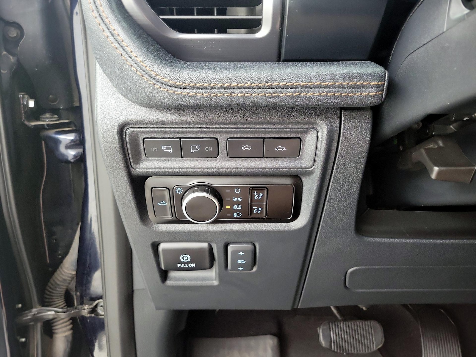 2023 Ford F-150 Lightning Lariat - Photo 14