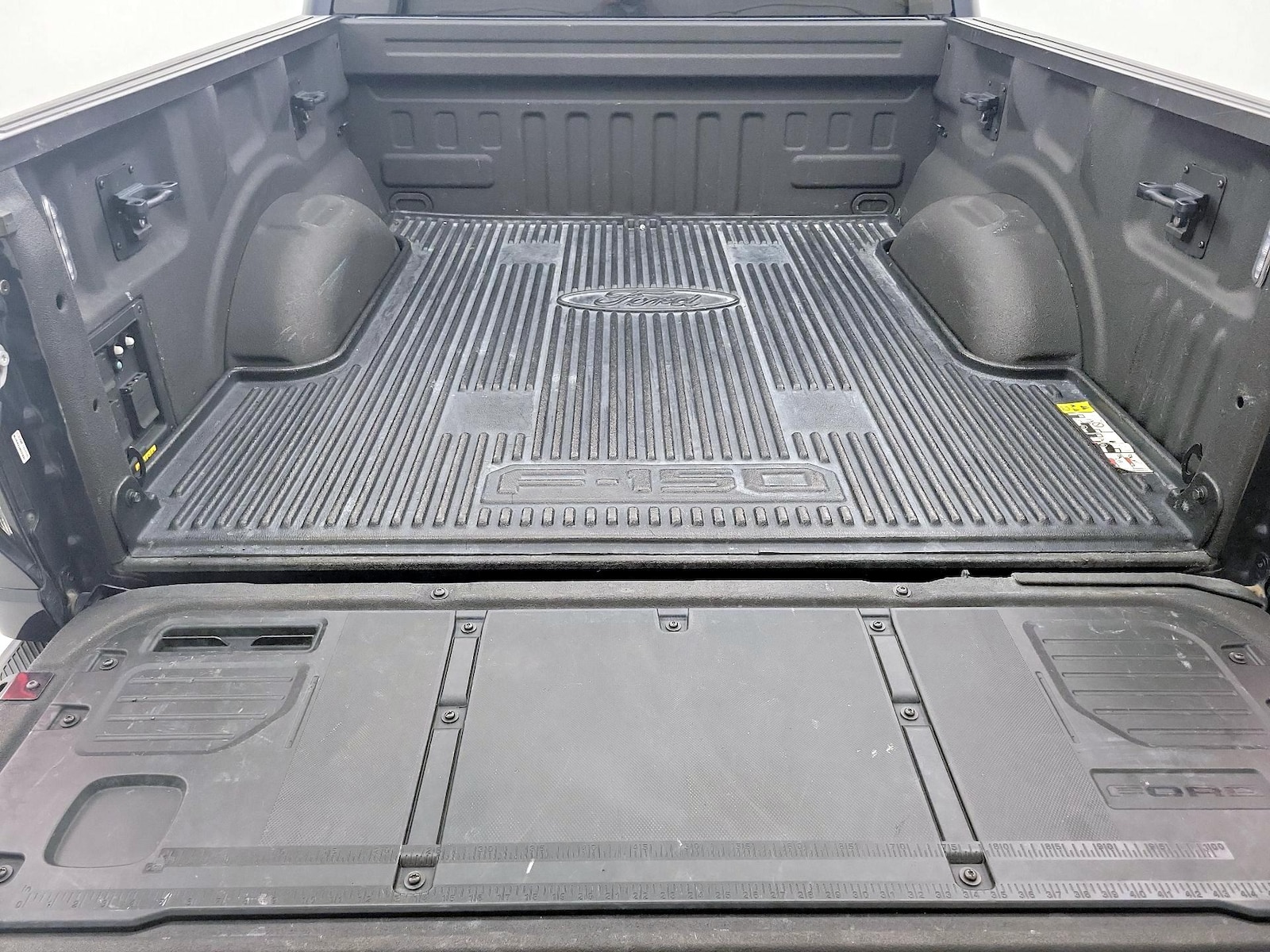 2023 Ford F-150 Lightning Lariat - Photo 22