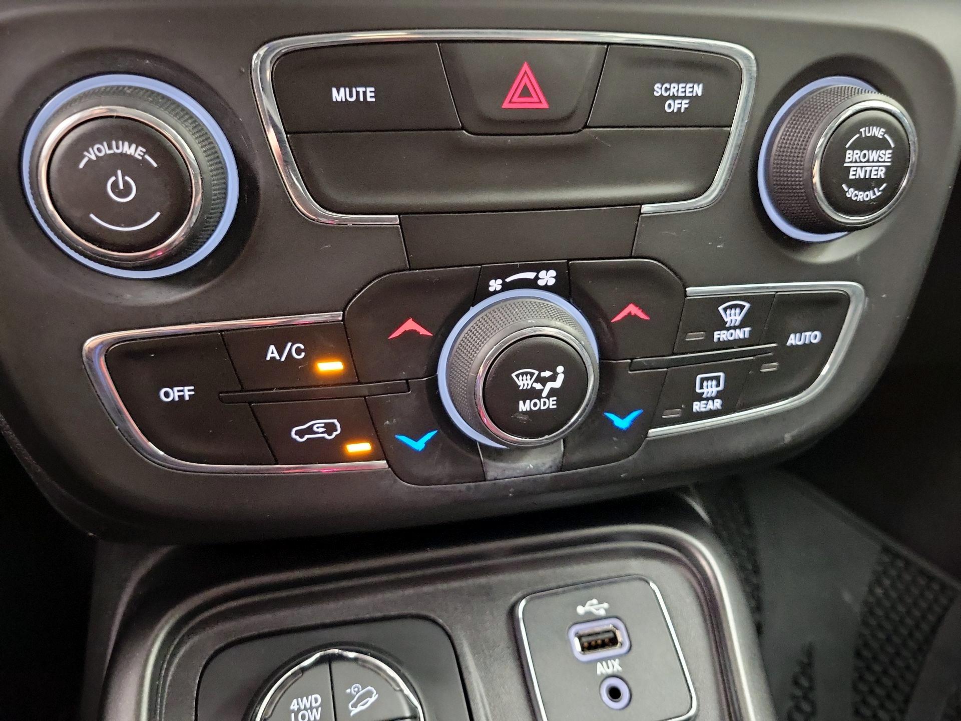 Thumbnail: 2017 Jeep Compass - 16