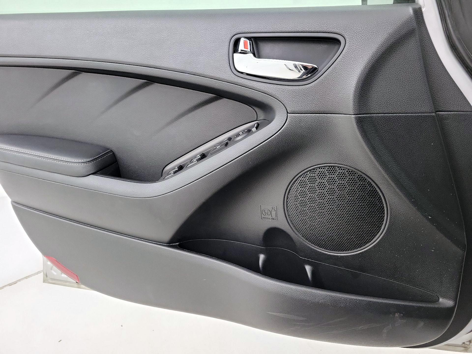 Thumbnail: 2015 Kia Forte - 12