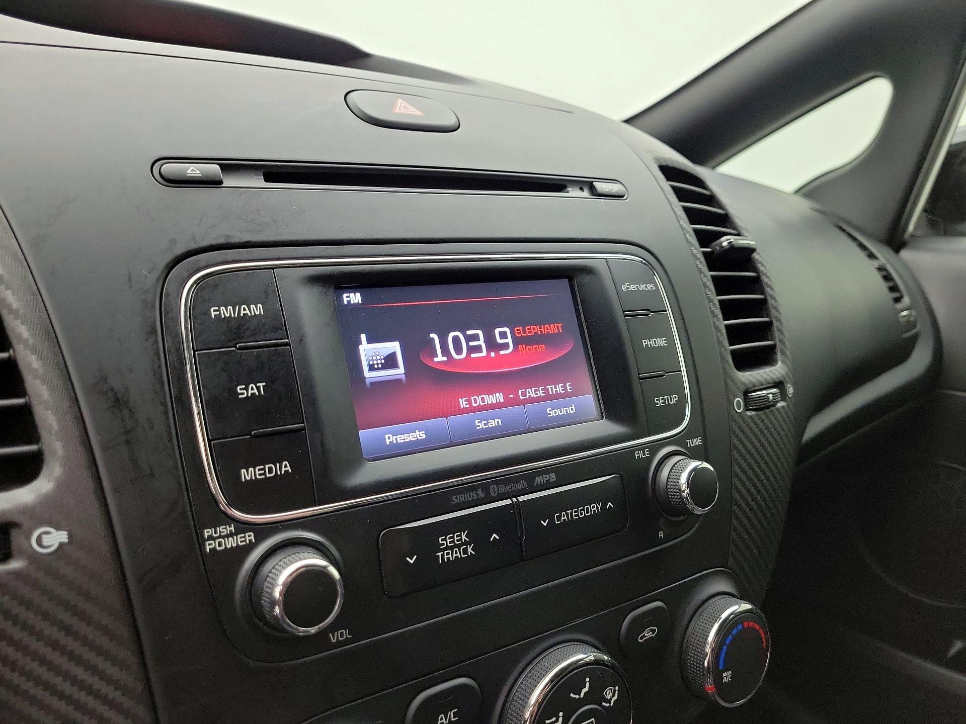 Thumbnail: 2015 Kia Forte - 15