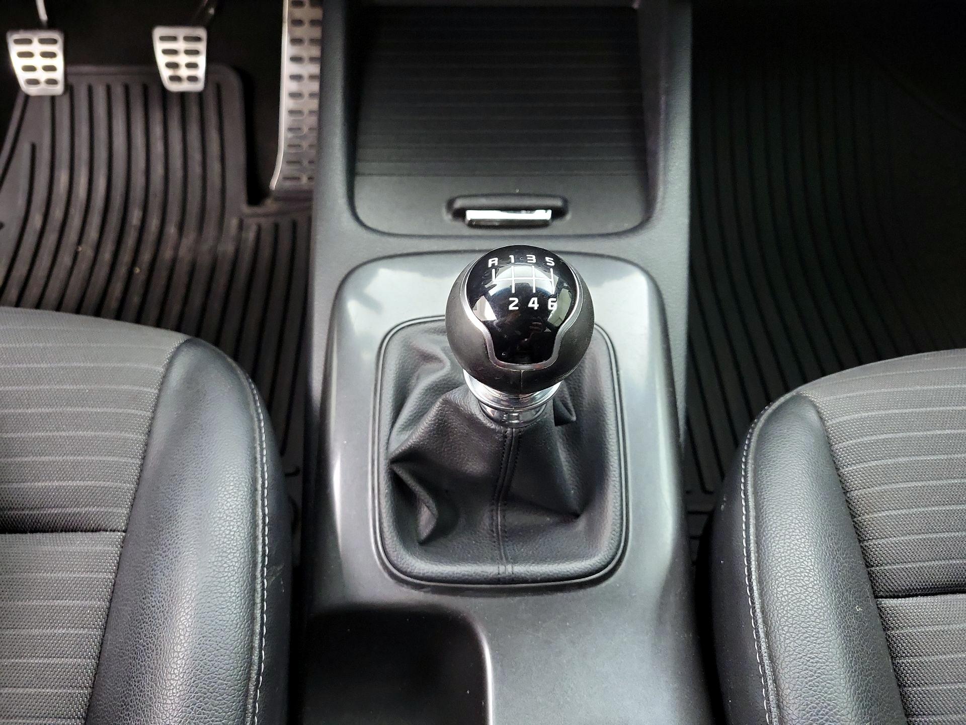Thumbnail: 2015 Kia Forte - 17