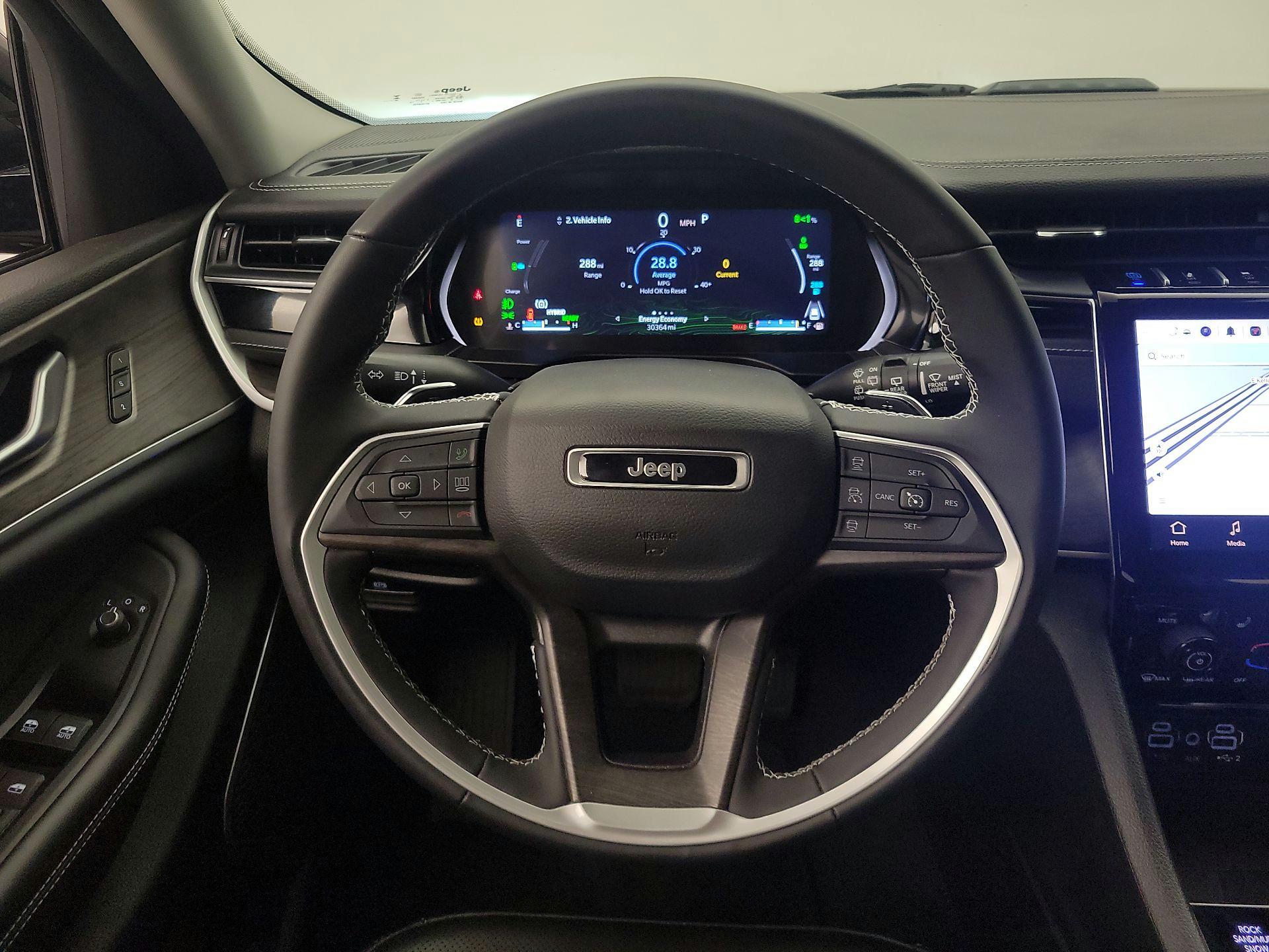 Thumbnail: 2023 Jeep Grand Cherokee - 10