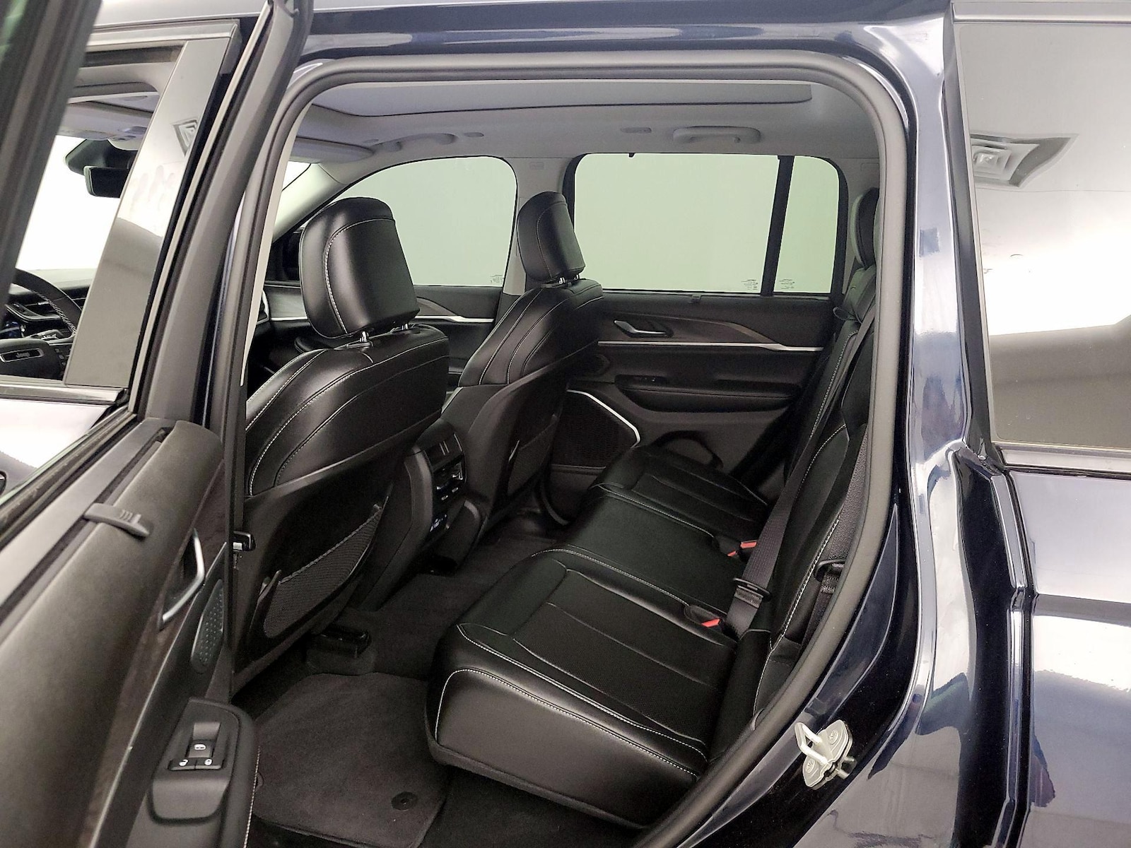 2023 Jeep Grand Cherokee 30th Anniversary 4xe - Photo 22