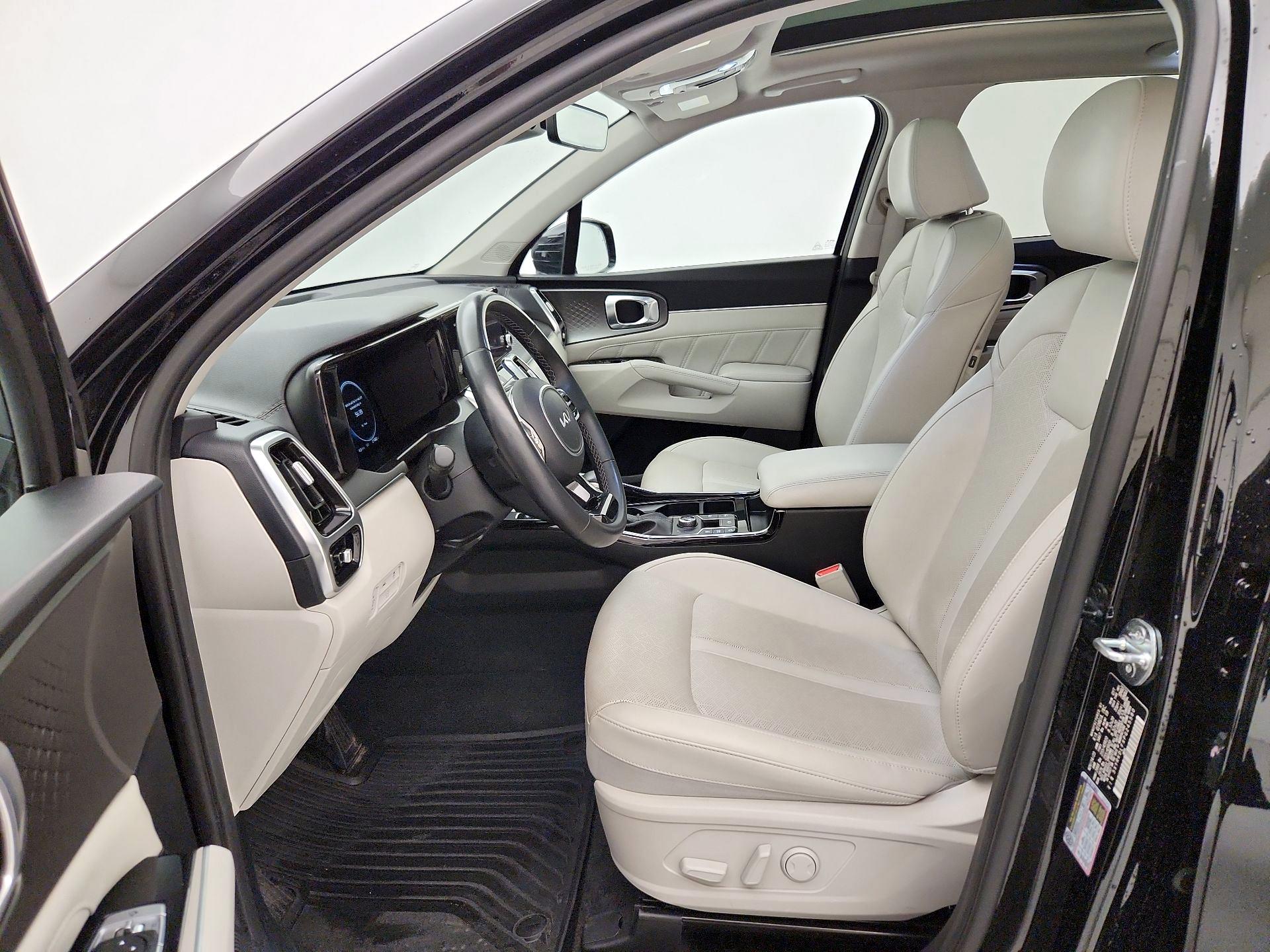 Thumbnail: 2023 Kia Sorento - 11