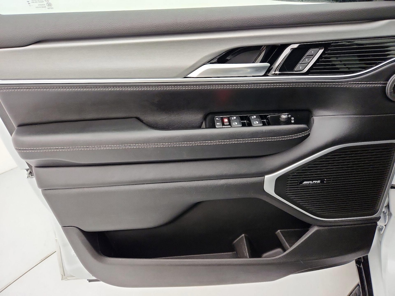 2023 Jeep Wagoneer Series II - Photo 13