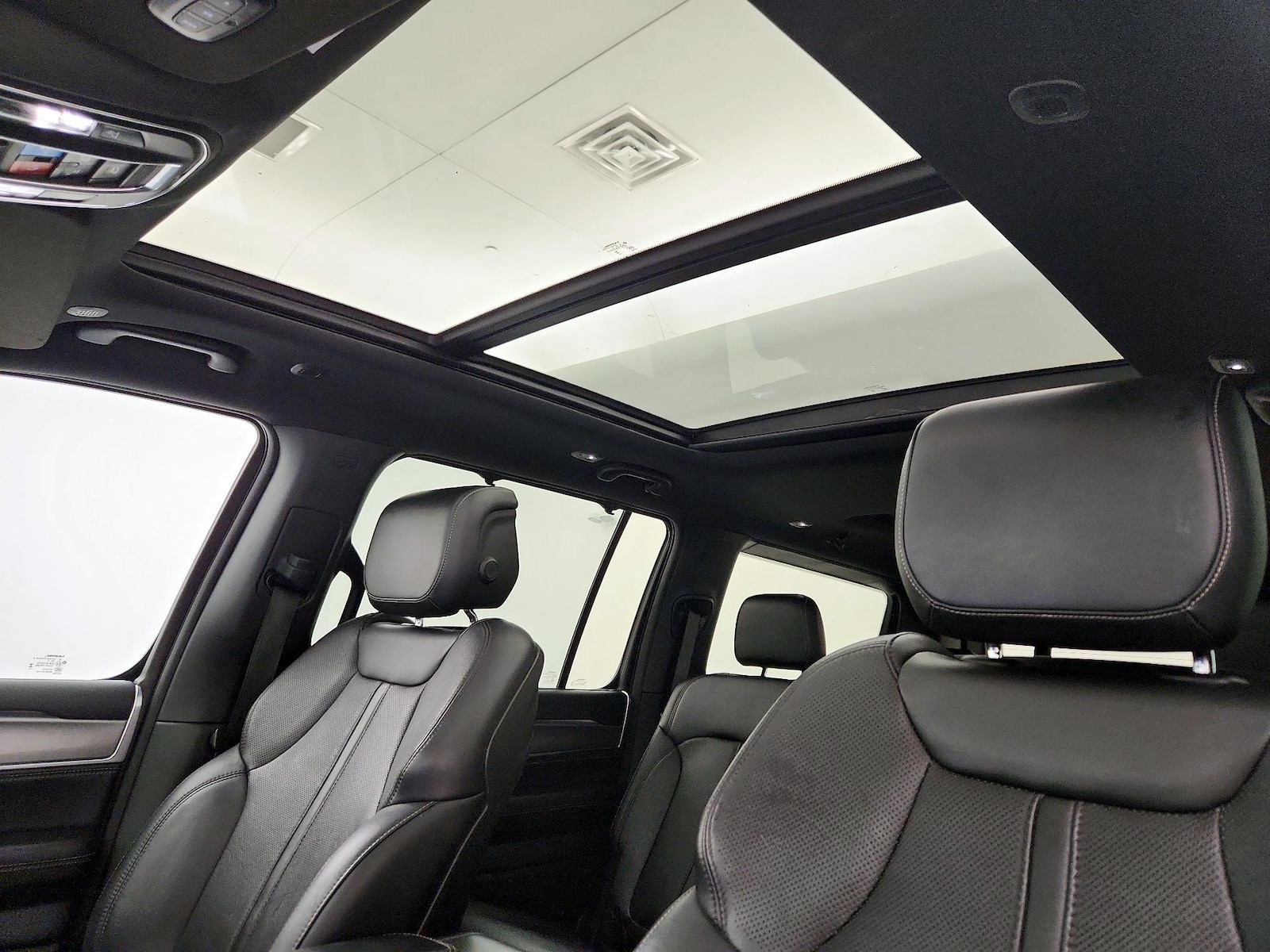 2023 Jeep Wagoneer Series II - Photo 21