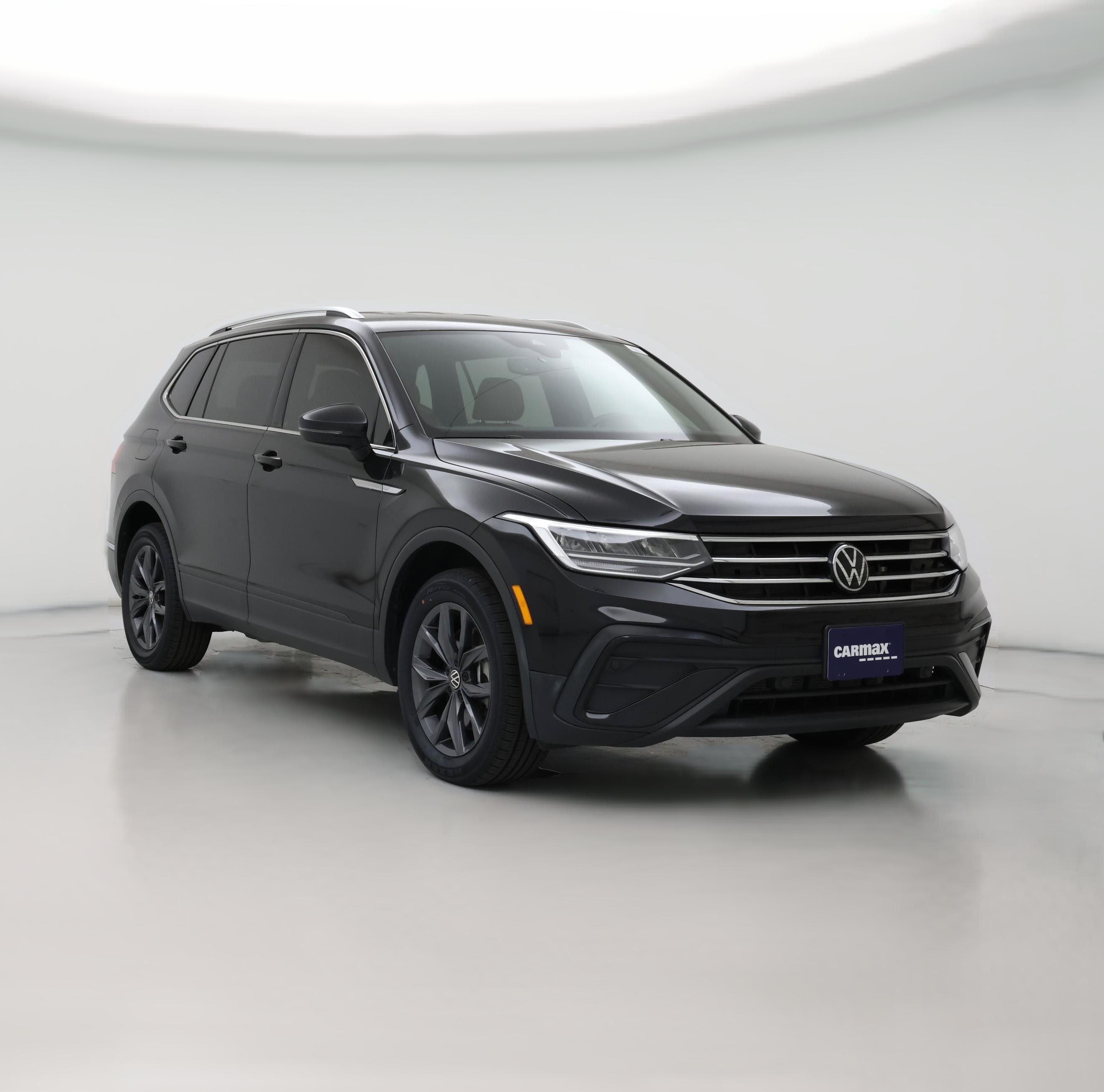Thumbnail: 2023 Volkswagen Tiguan - 1