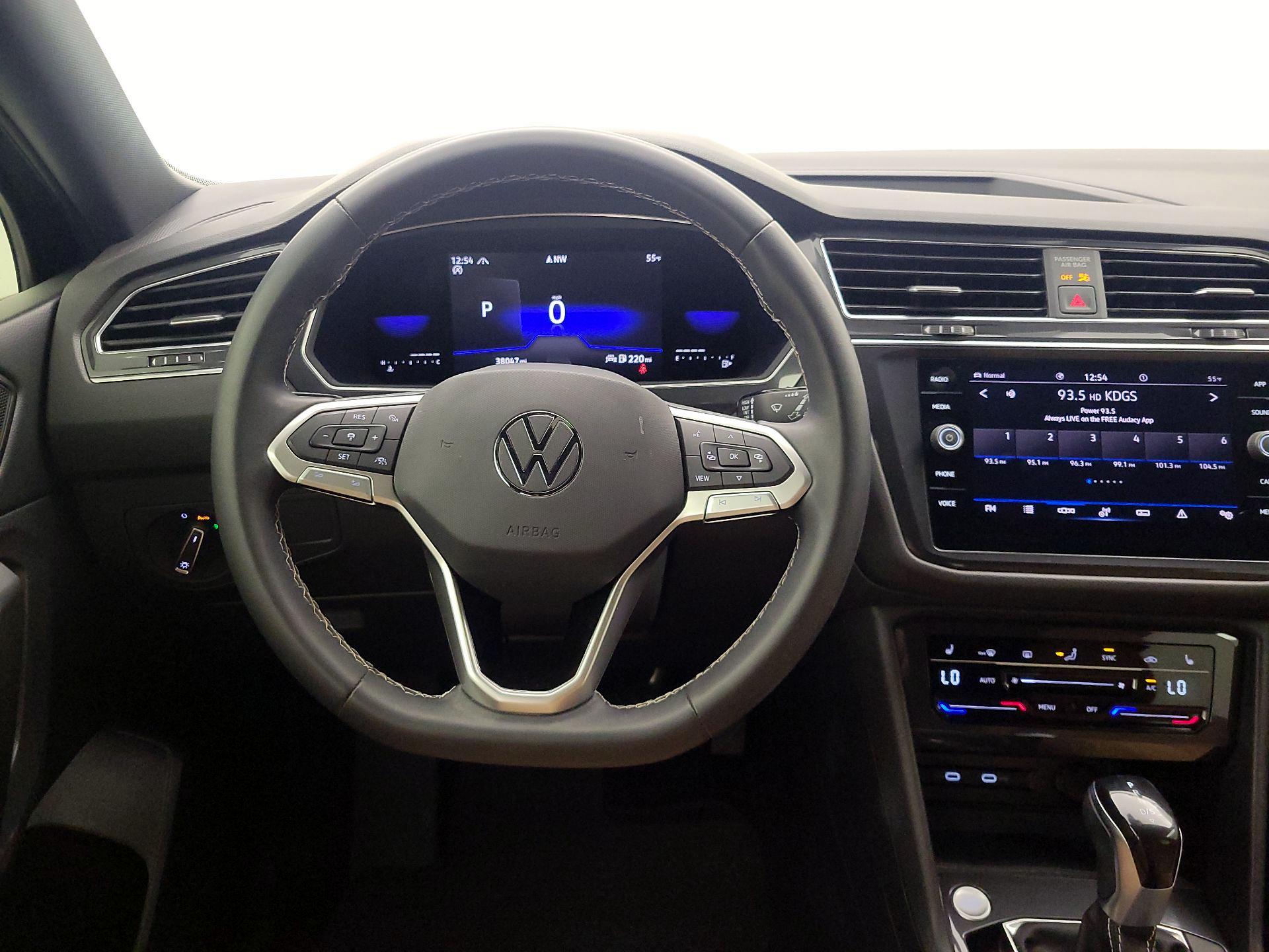 Thumbnail: 2023 Volkswagen Tiguan - 10