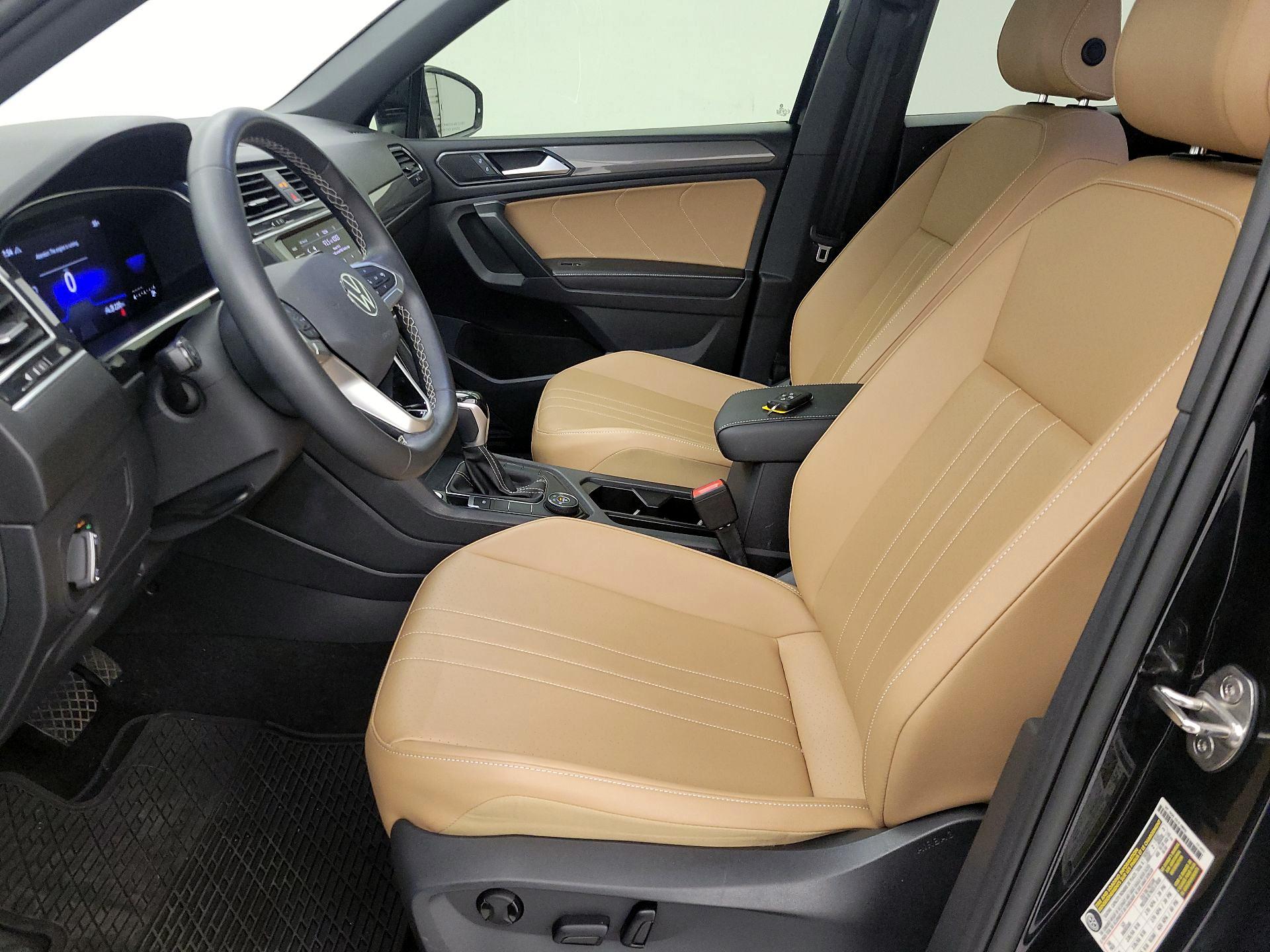 Thumbnail: 2023 Volkswagen Tiguan - 11
