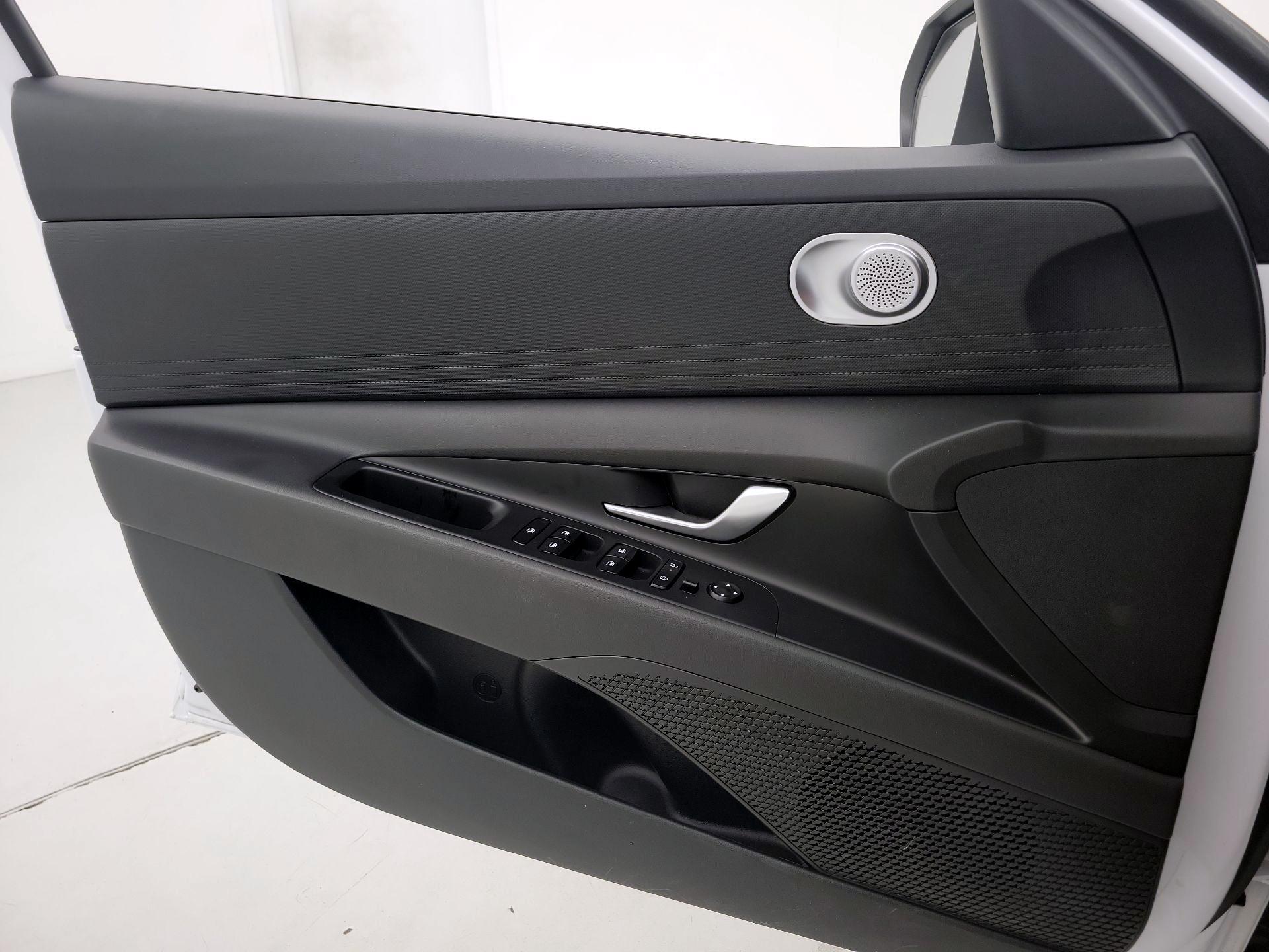 Thumbnail: 2024 Hyundai Elantra - 12