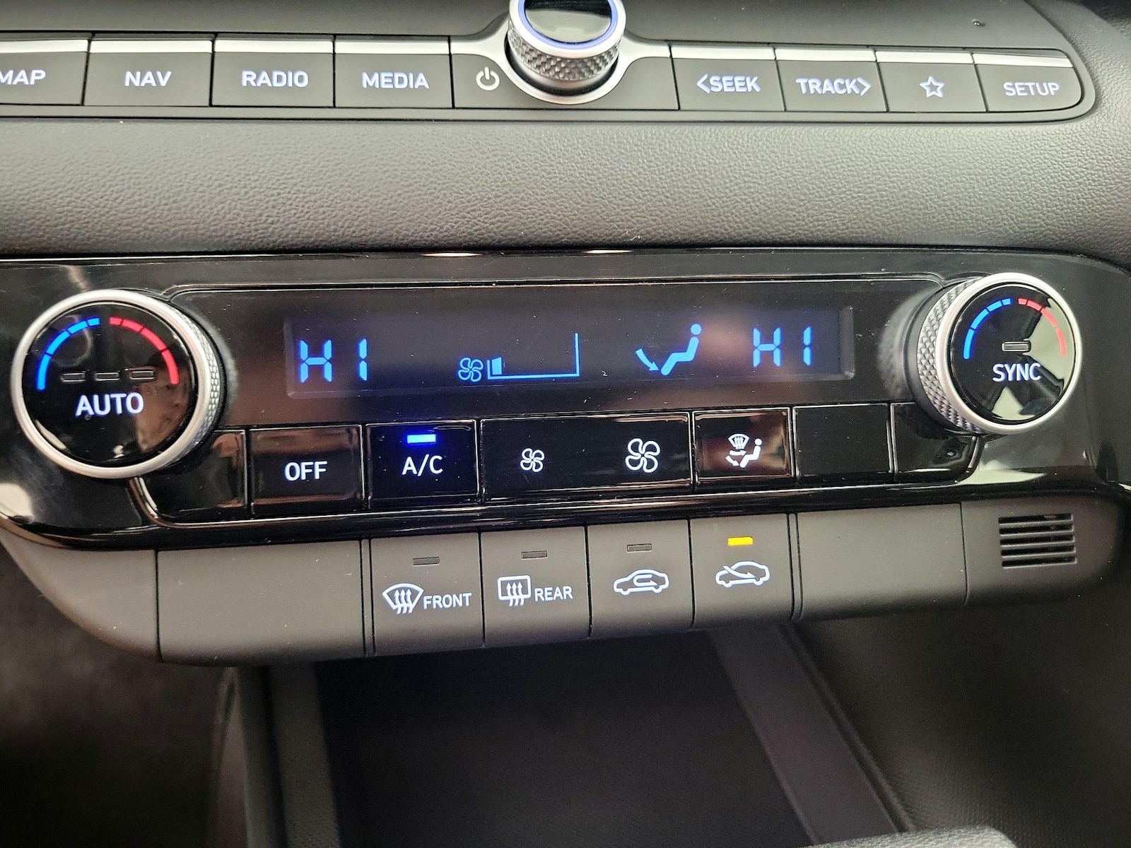 2024 Hyundai Elantra SEL - Photo 18