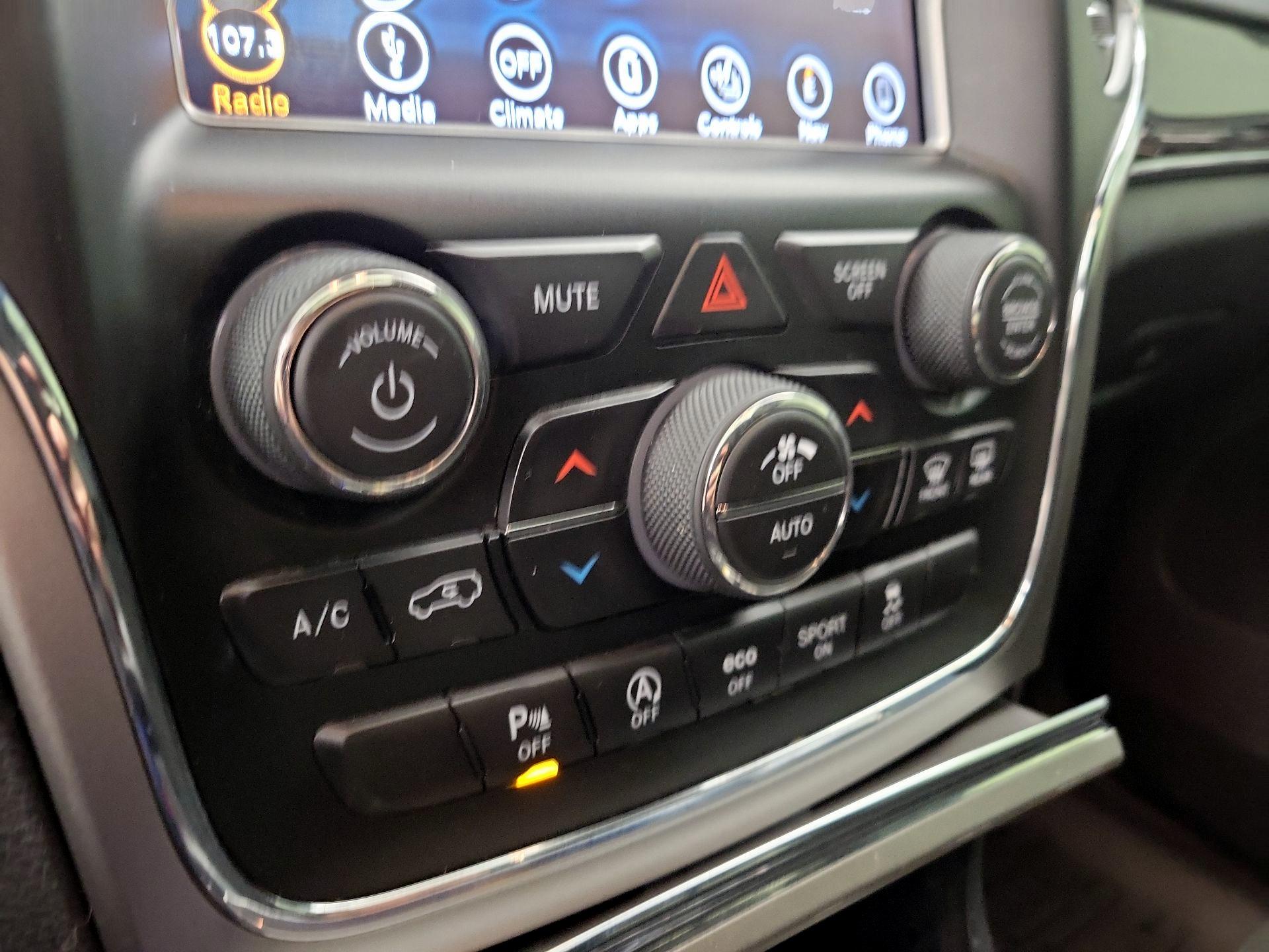 Thumbnail: 2018 Jeep Grand Cherokee - 16