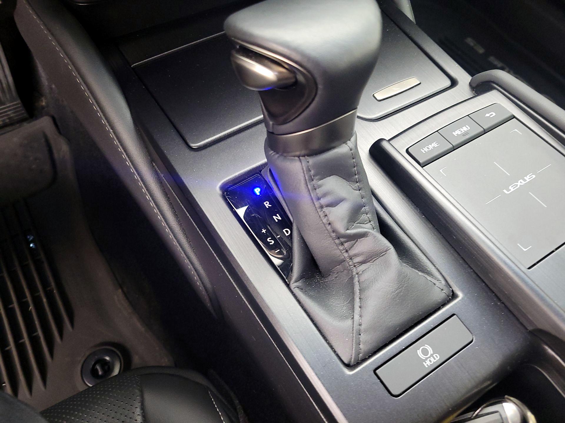 Thumbnail: 2022 Lexus ES - 17