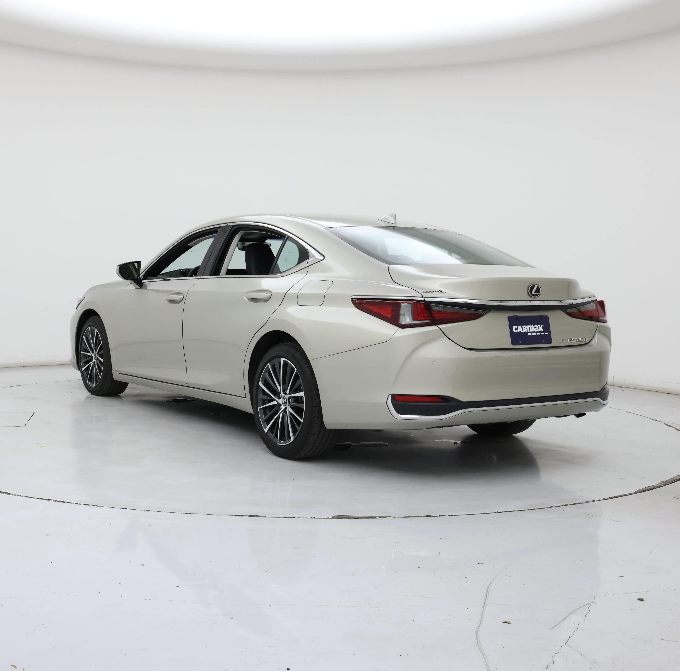 Thumbnail: 2022 Lexus ES - 2