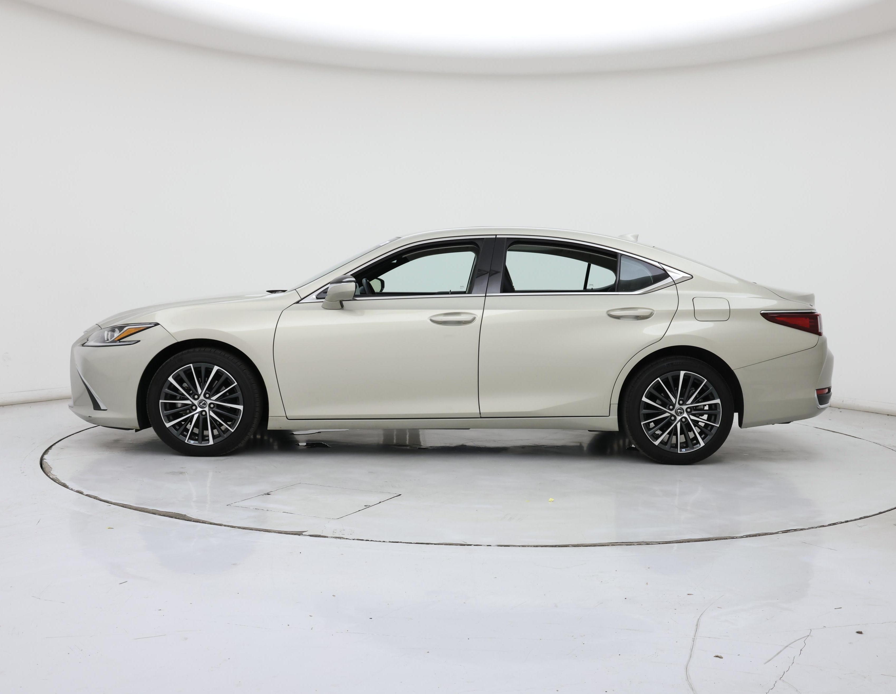 Thumbnail: 2022 Lexus ES - 3