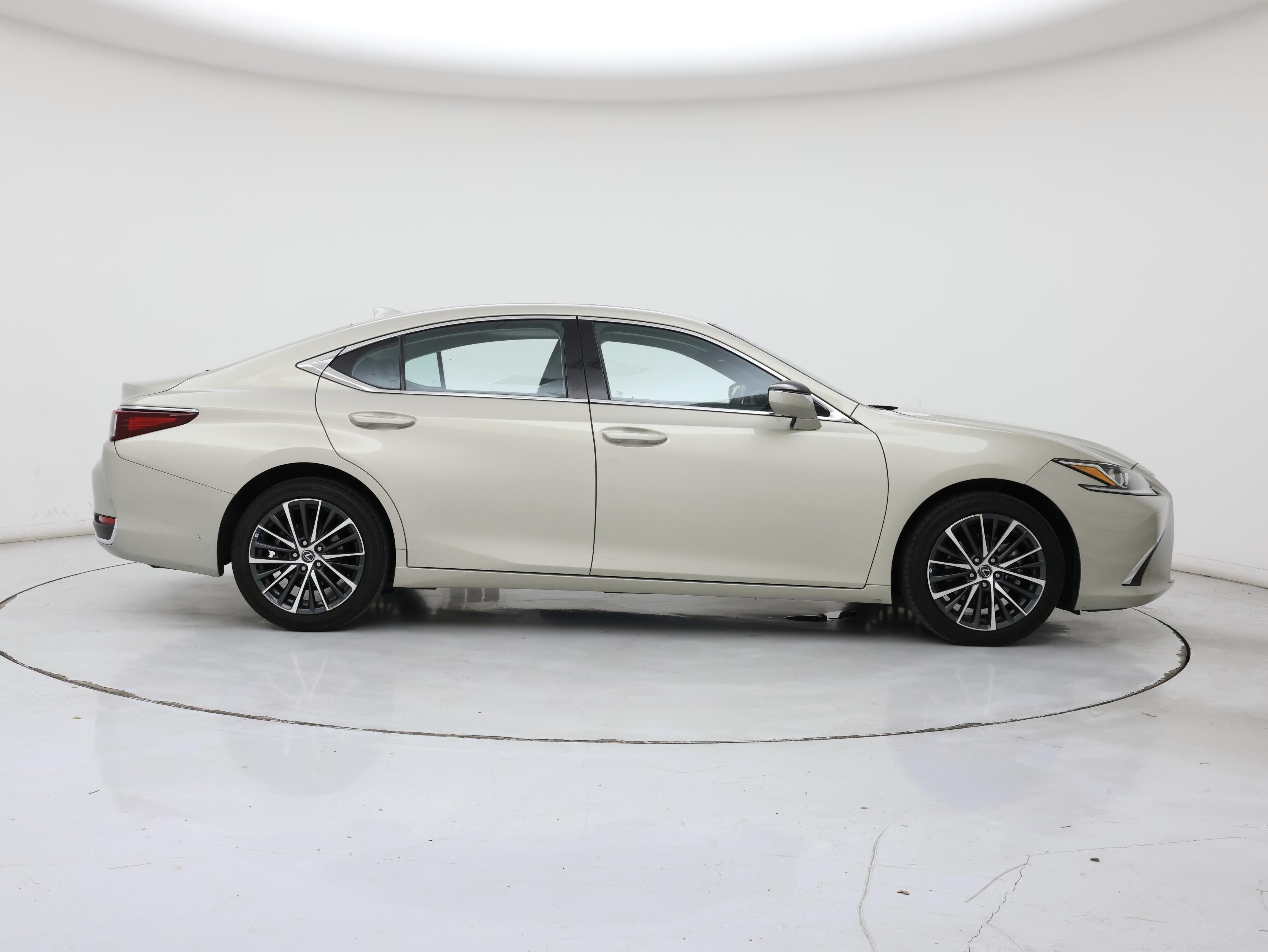 Thumbnail: 2022 Lexus ES - 7