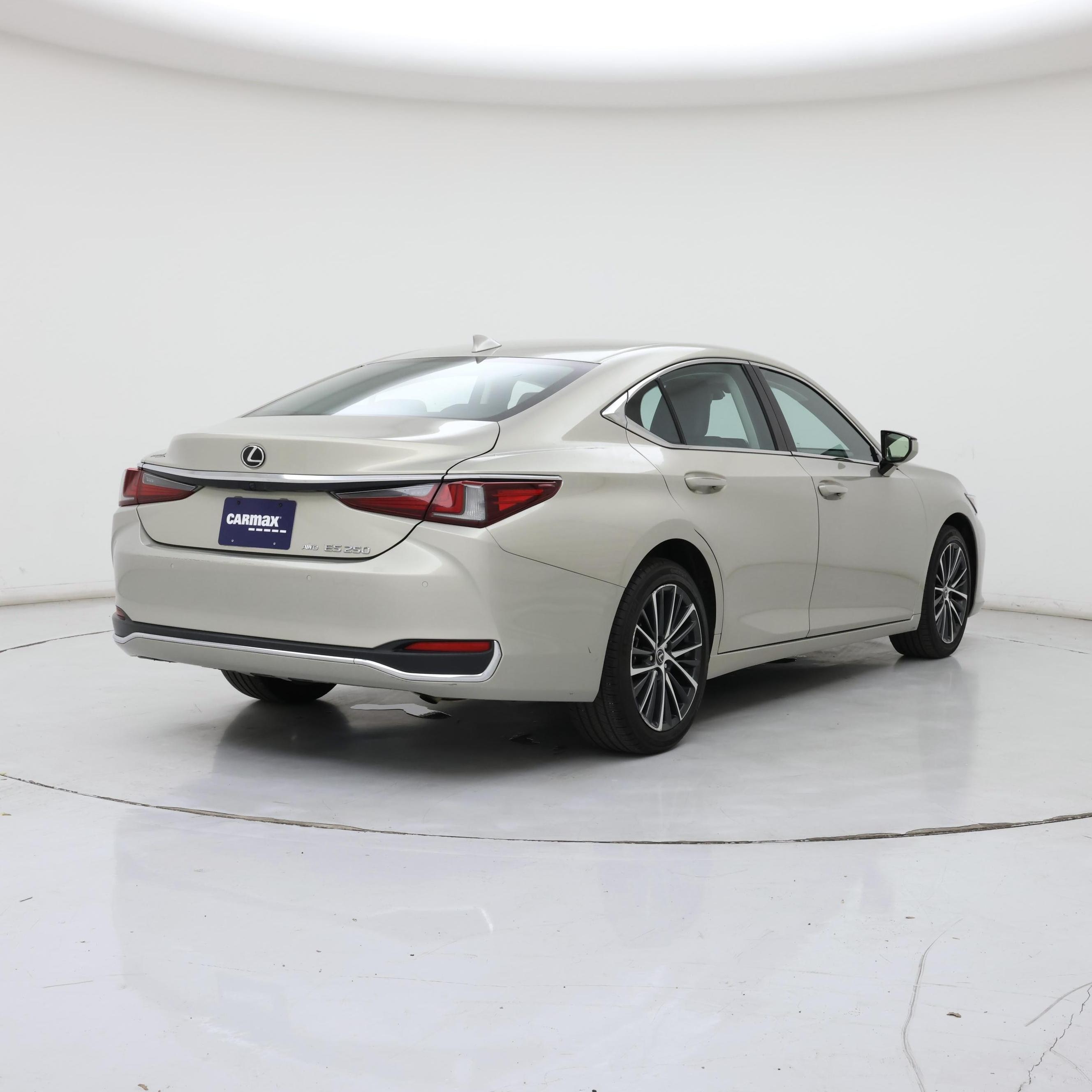 Thumbnail: 2022 Lexus ES - 8