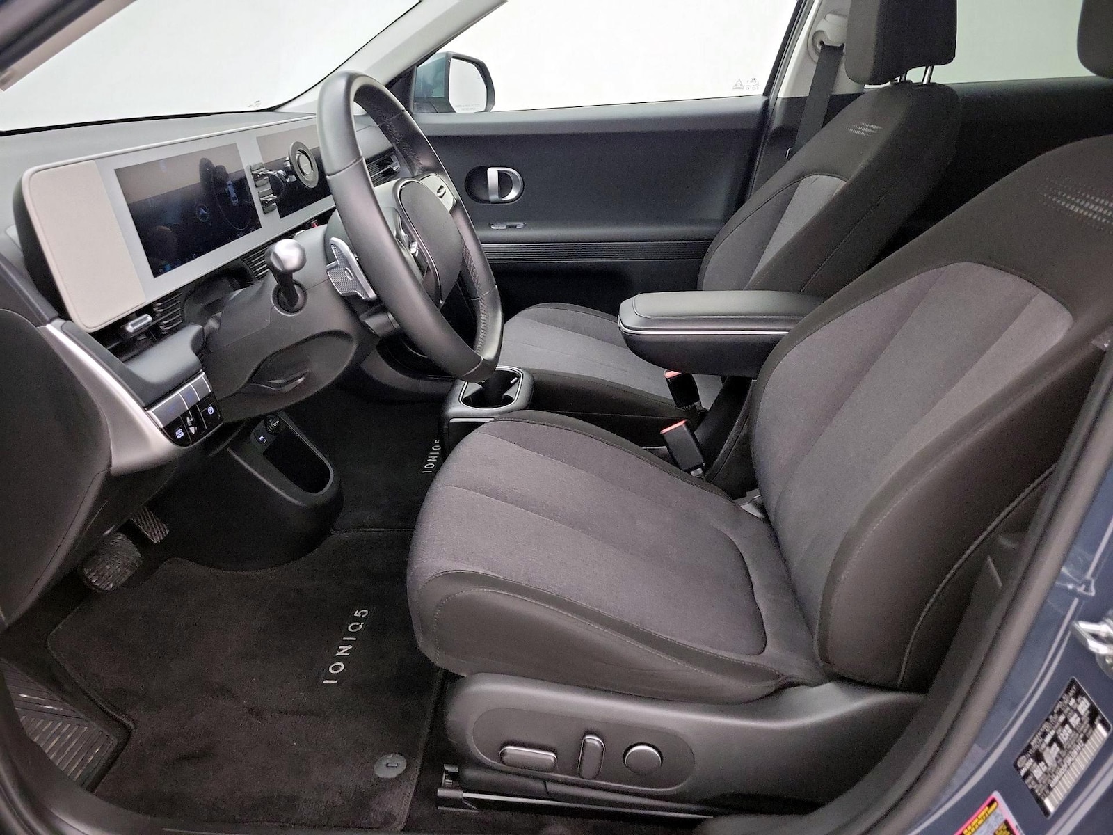 2024 Hyundai IONIQ 5 SE - Photo 12