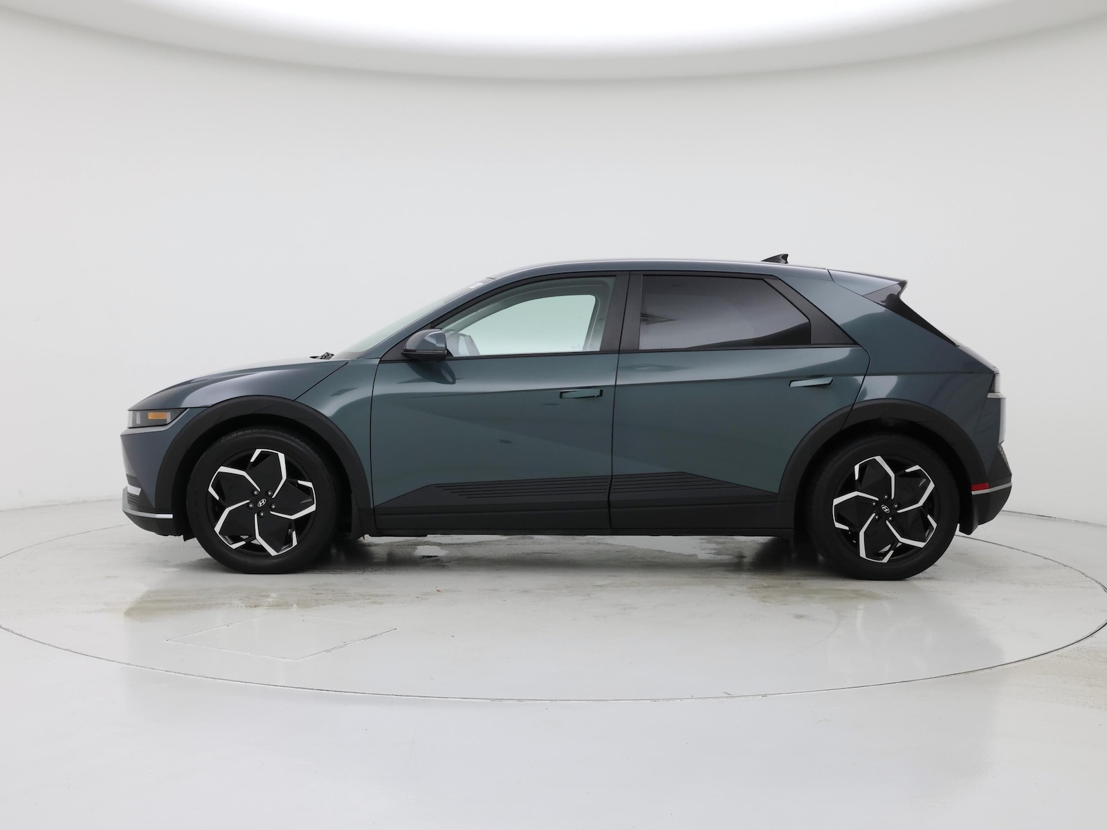 2024 Hyundai IONIQ 5 SE - Photo 4