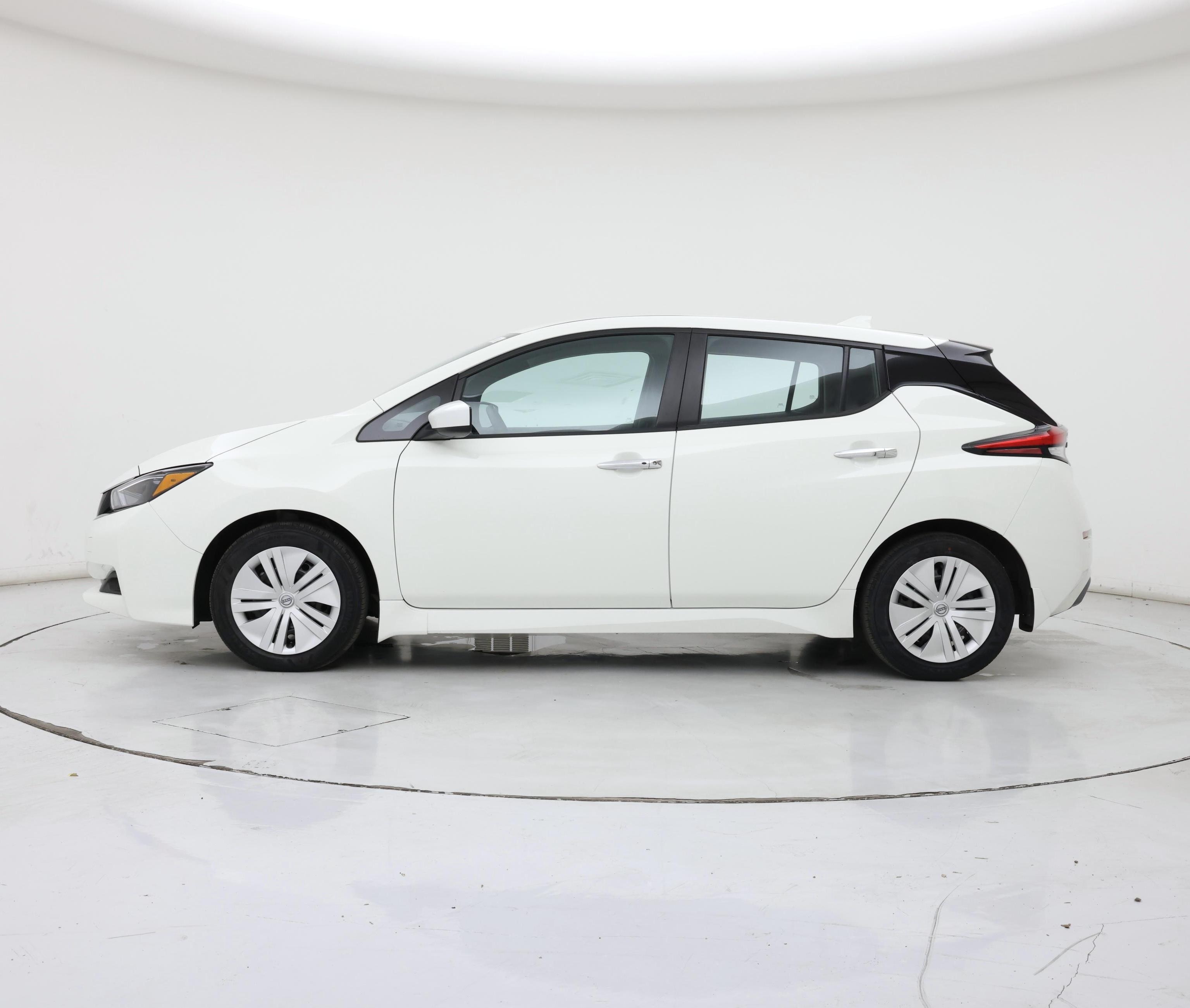 Thumbnail: 2025 Nissan Leaf - 3