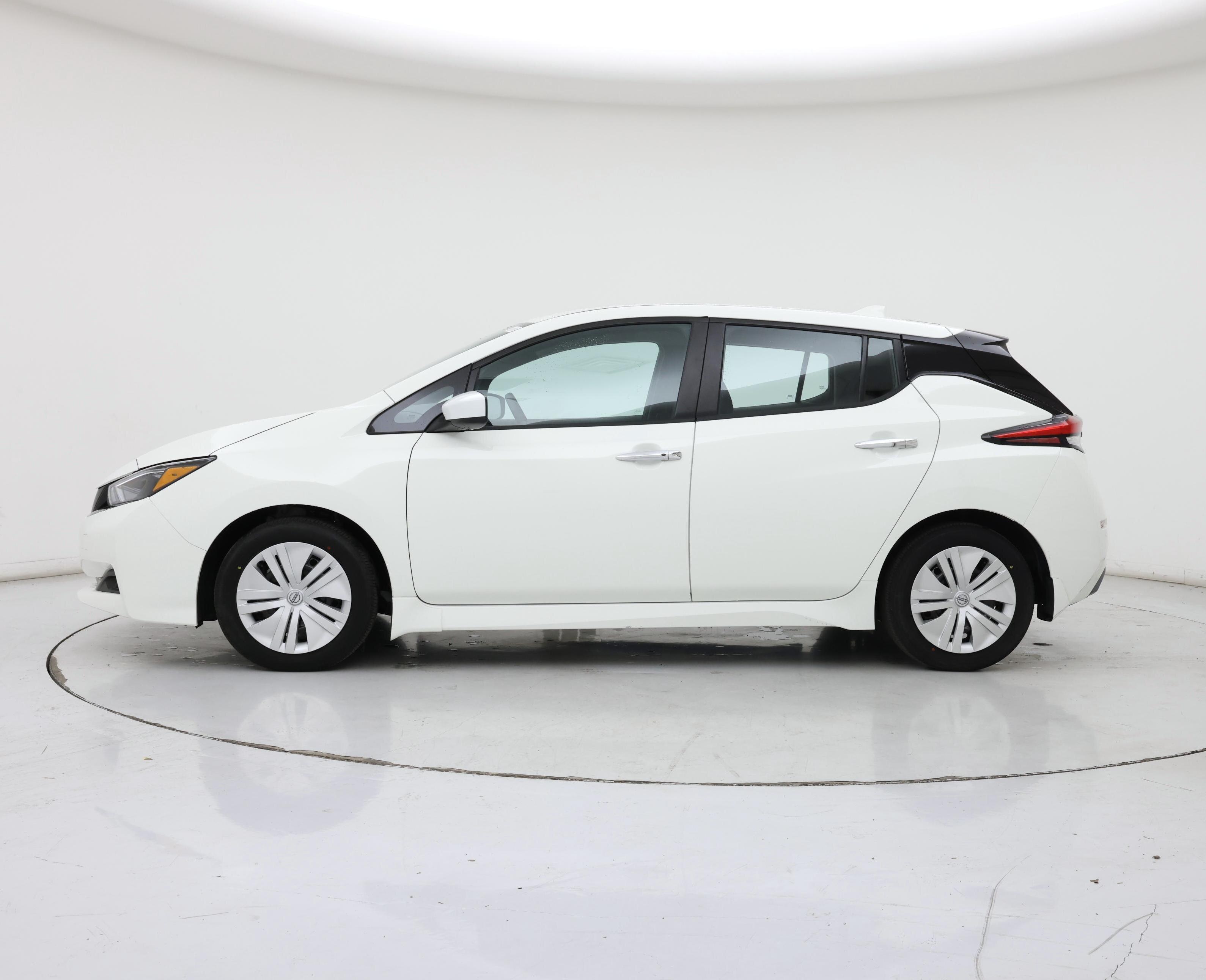 Thumbnail: 2024 Nissan Leaf - 3