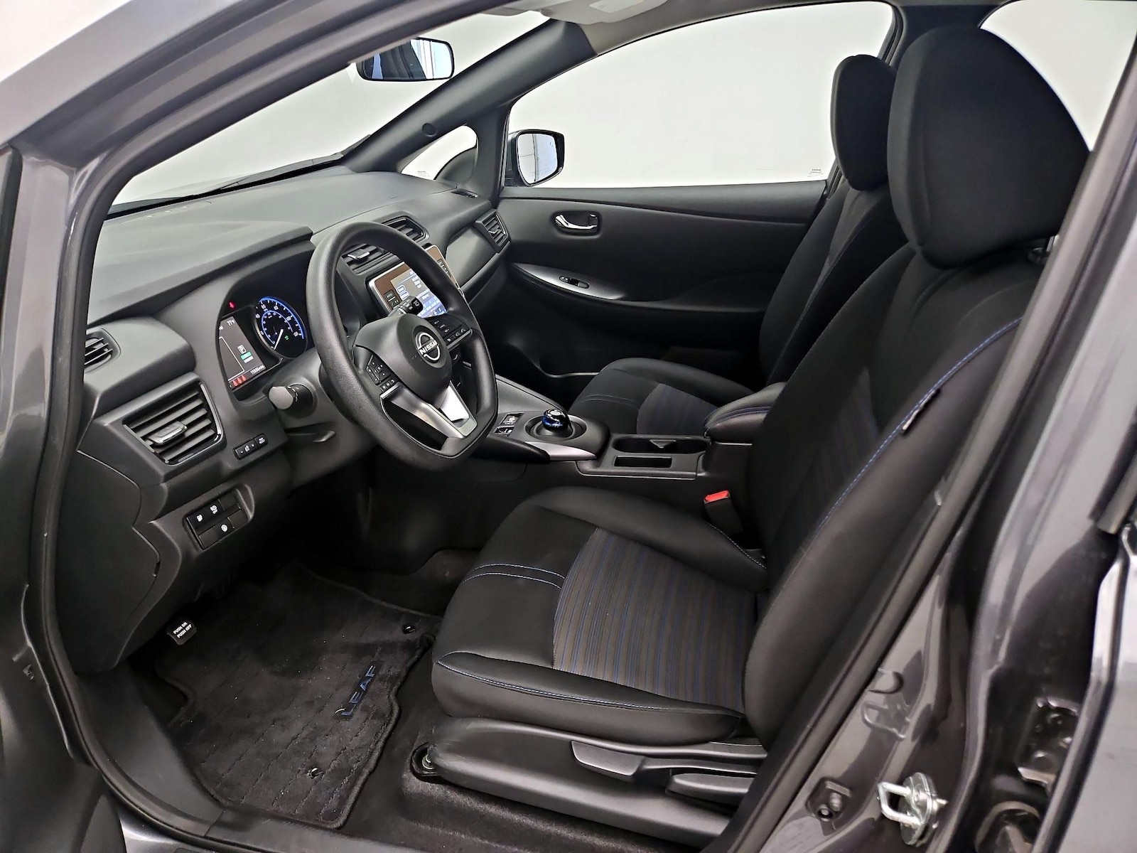 2025 Nissan Leaf S - Photo 12
