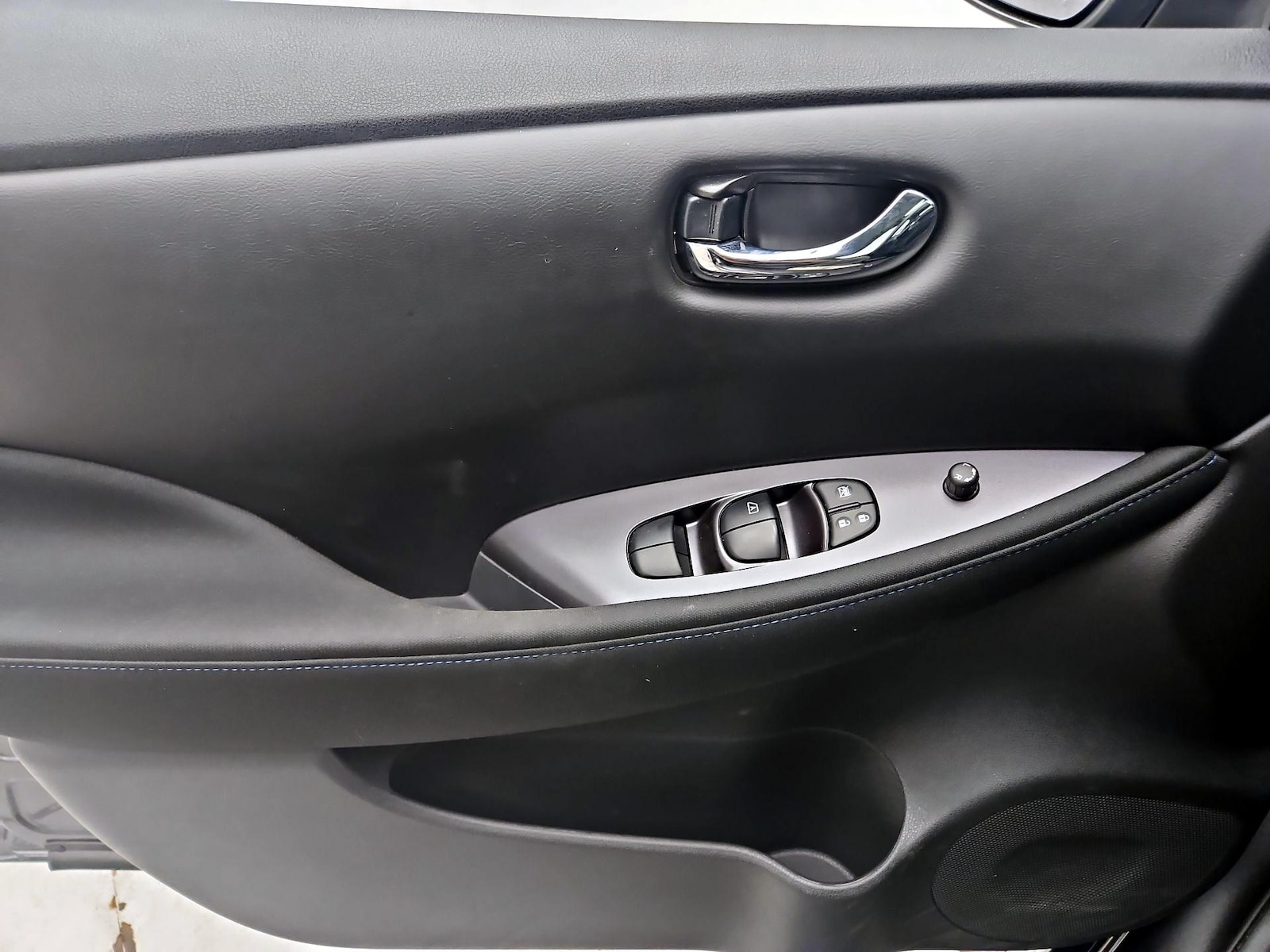 2025 Nissan Leaf S - Photo 13