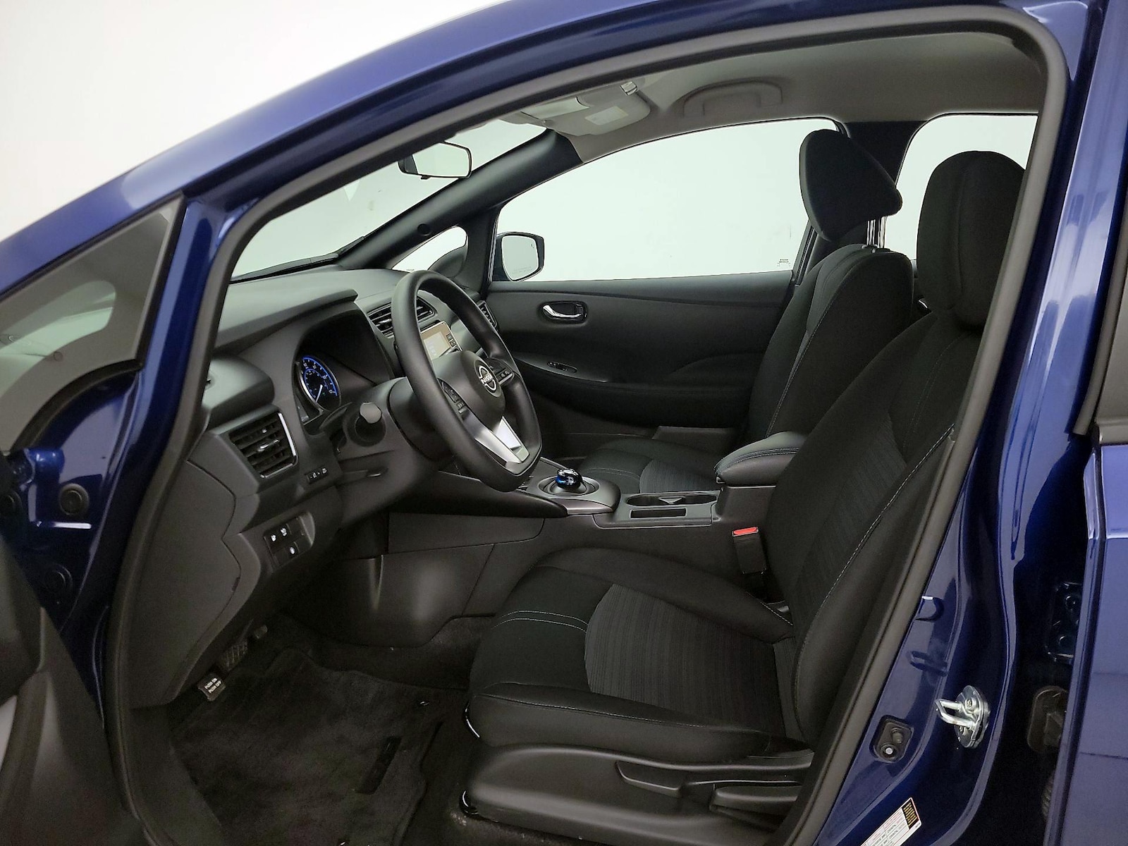 2025 Nissan Leaf S - Photo 12