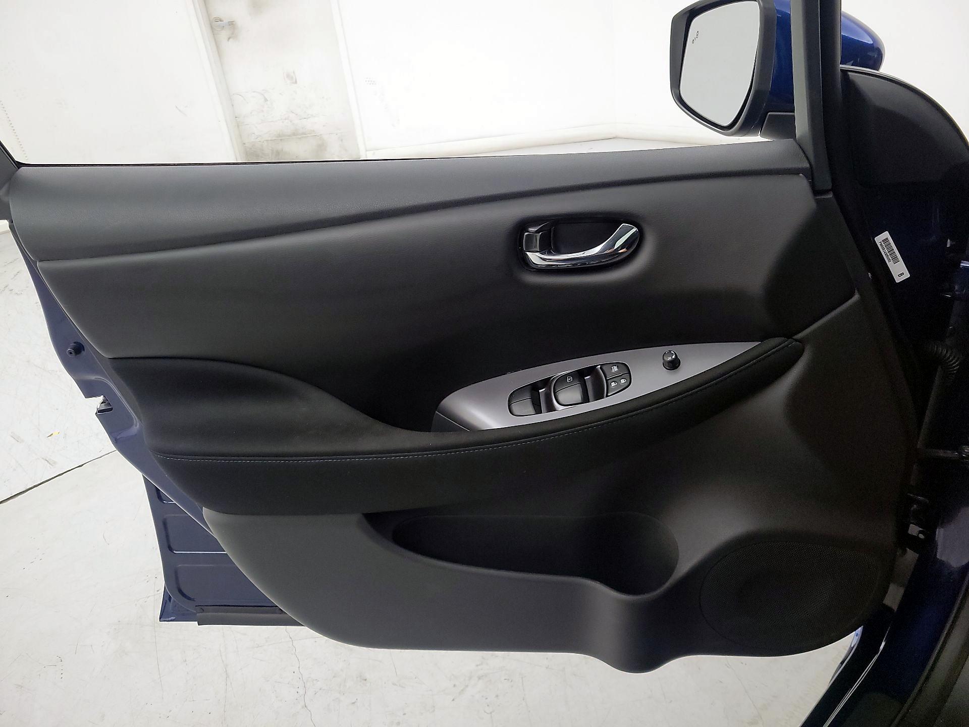 Thumbnail: 2025 Nissan Leaf - 12