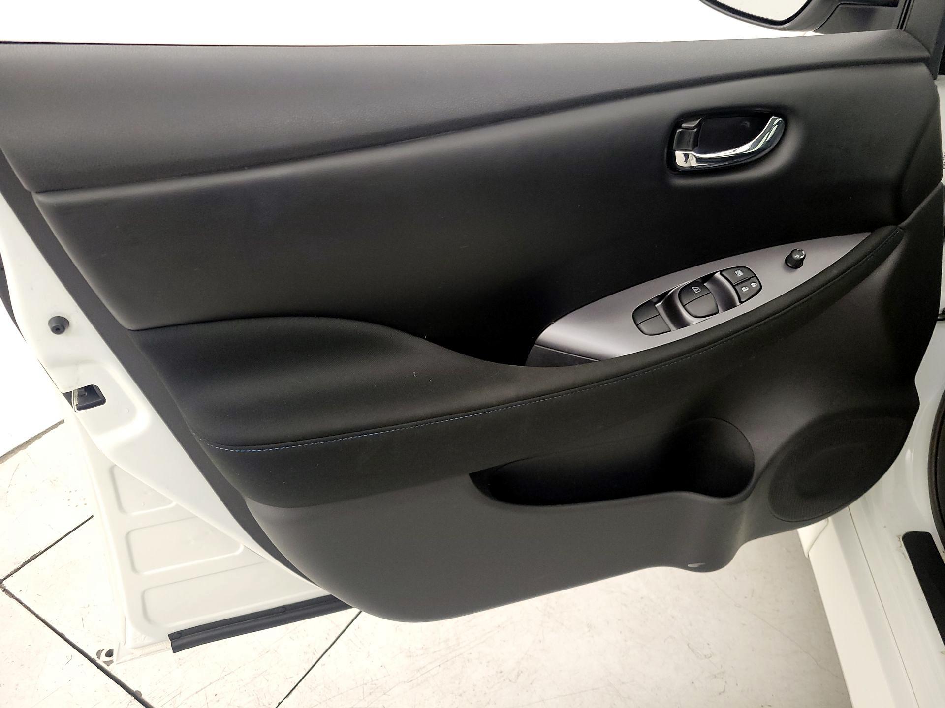 Thumbnail: 2025 Nissan Leaf - 12