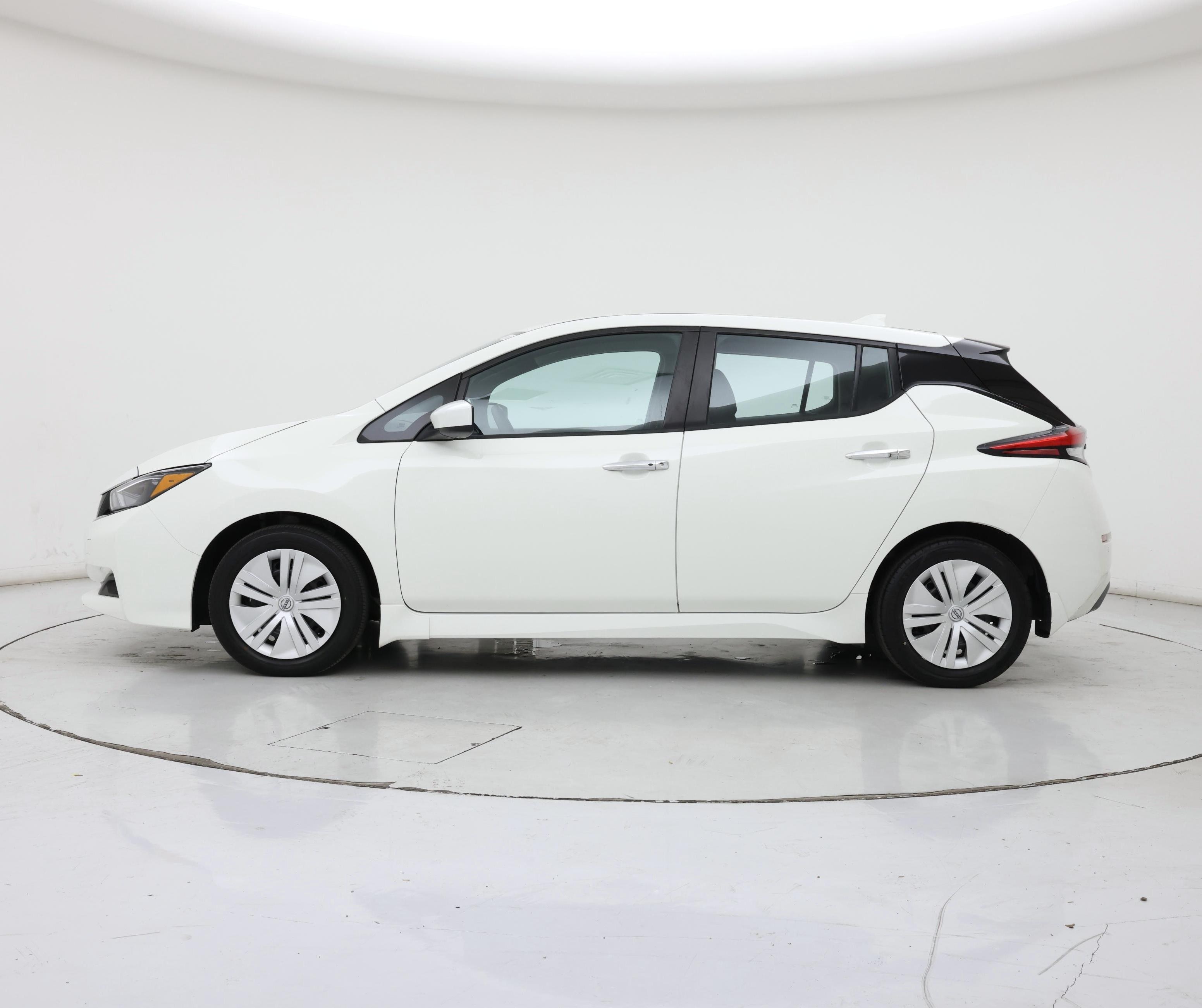 Thumbnail: 2025 Nissan Leaf - 3