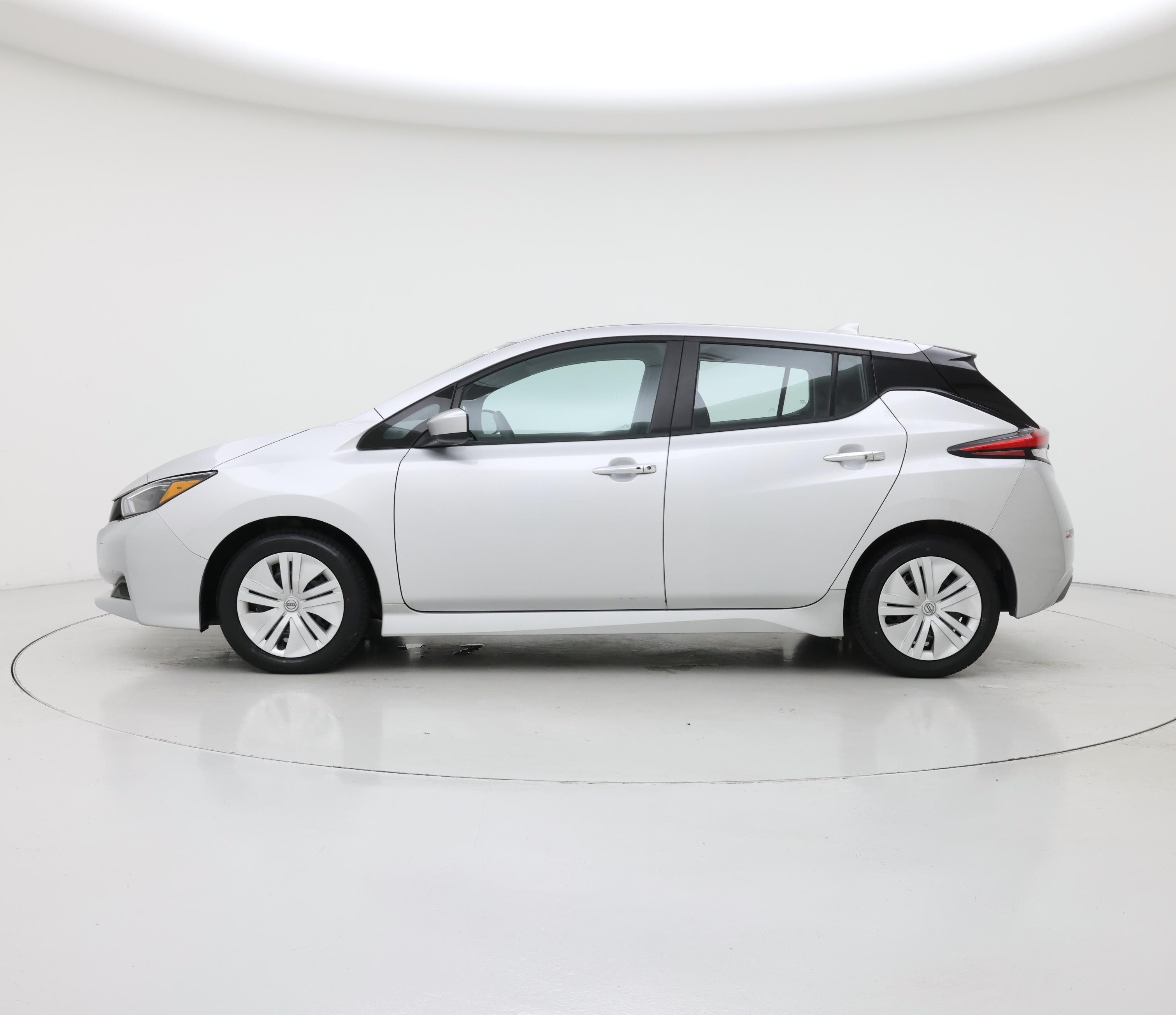 Thumbnail: 2025 Nissan Leaf - 3
