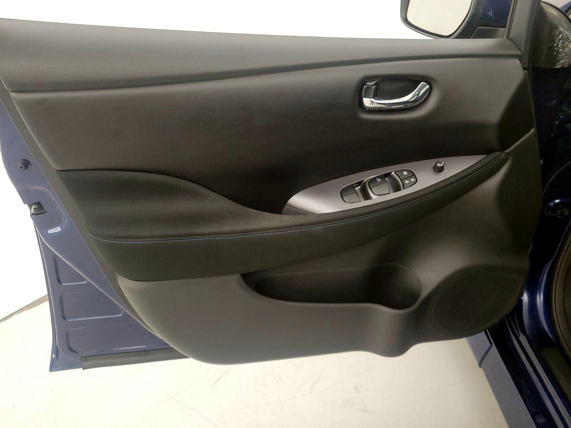 Thumbnail: 2025 Nissan Leaf - 12
