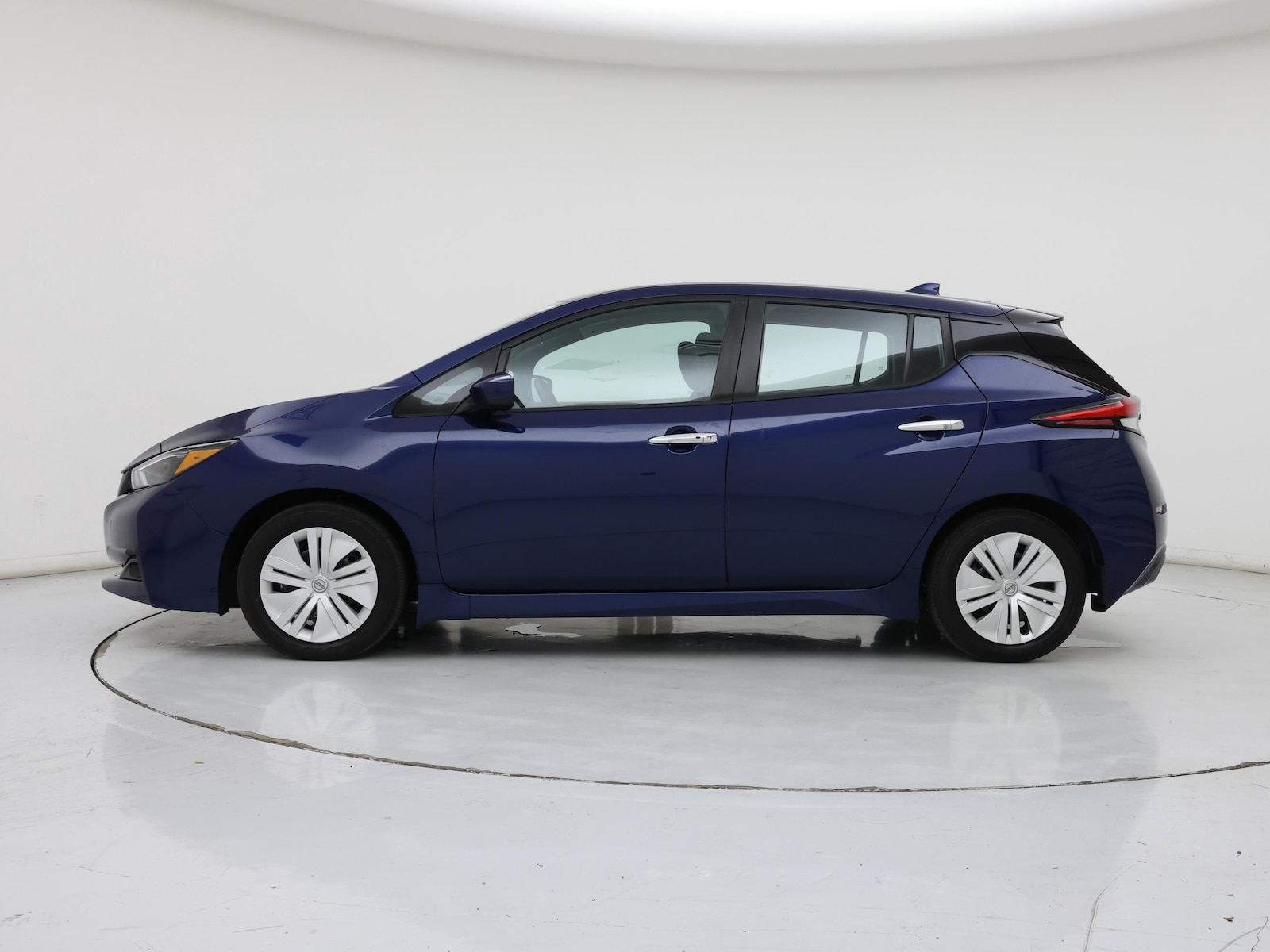 2025 Nissan Leaf S - Photo 4