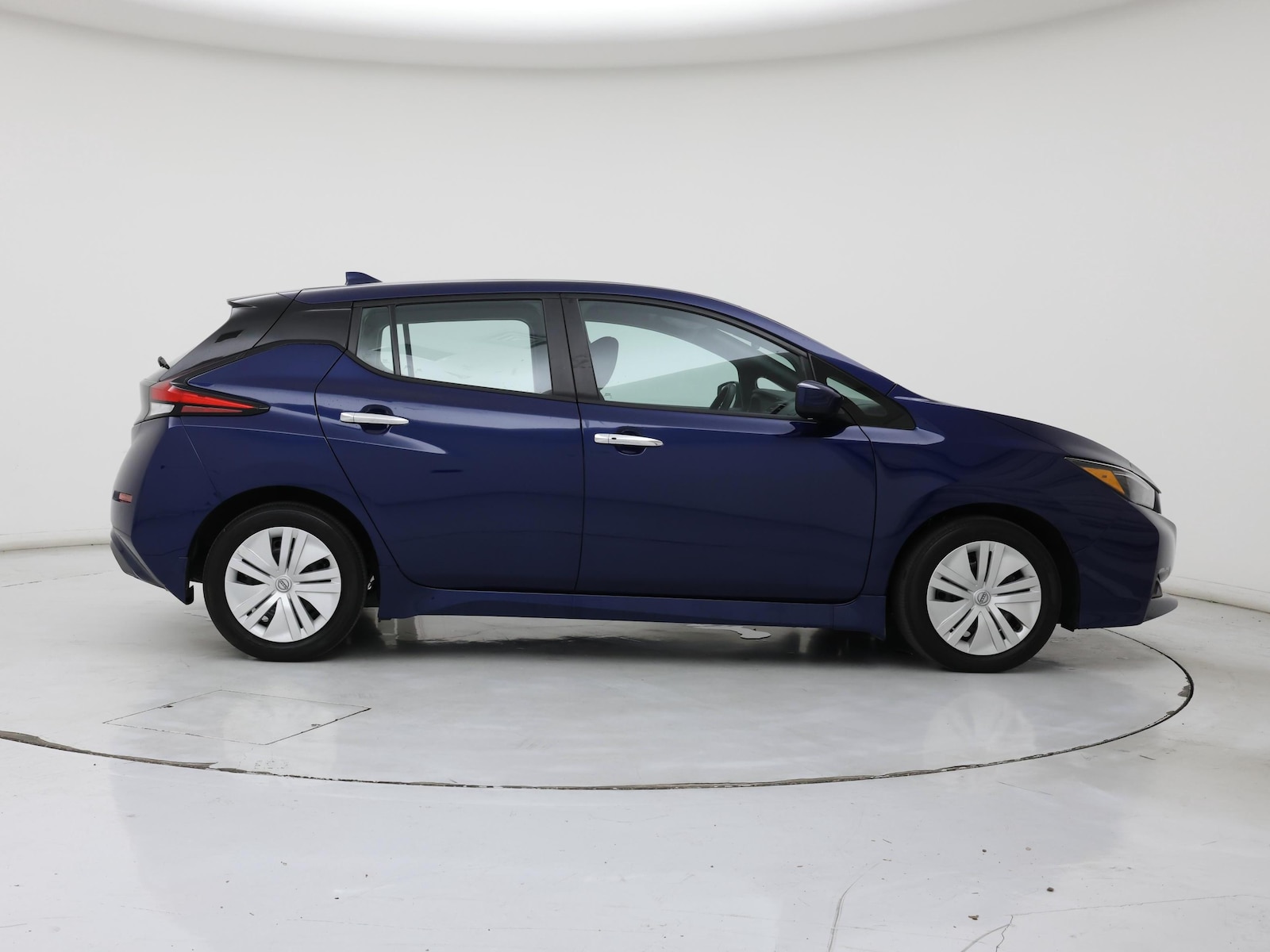 2025 Nissan Leaf S - Photo 8